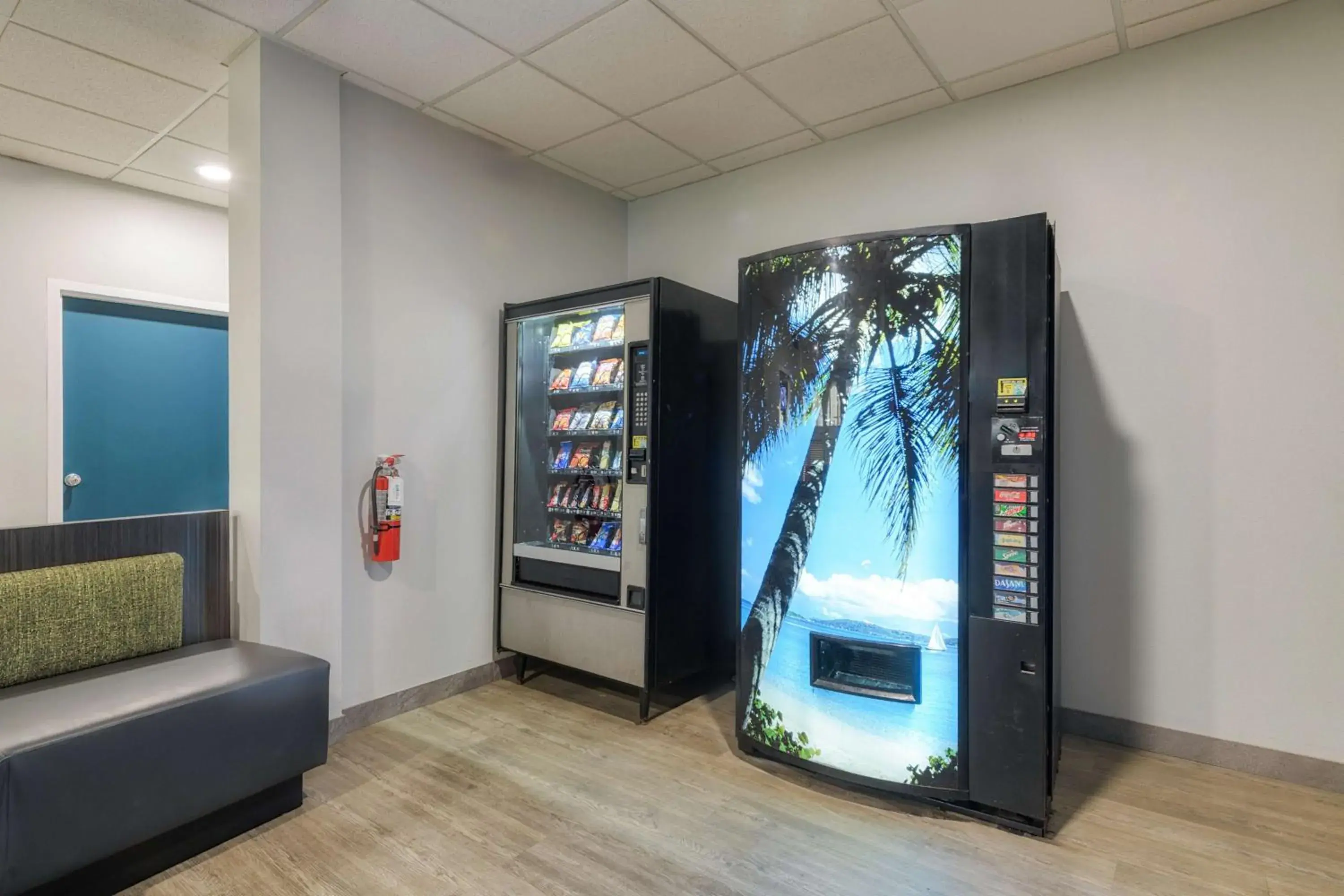 Property building in Motel 6-Spring Hill, FL - Weeki Wachee Property building in Motel 6-Spring Hill, FL - Weeki Wachee