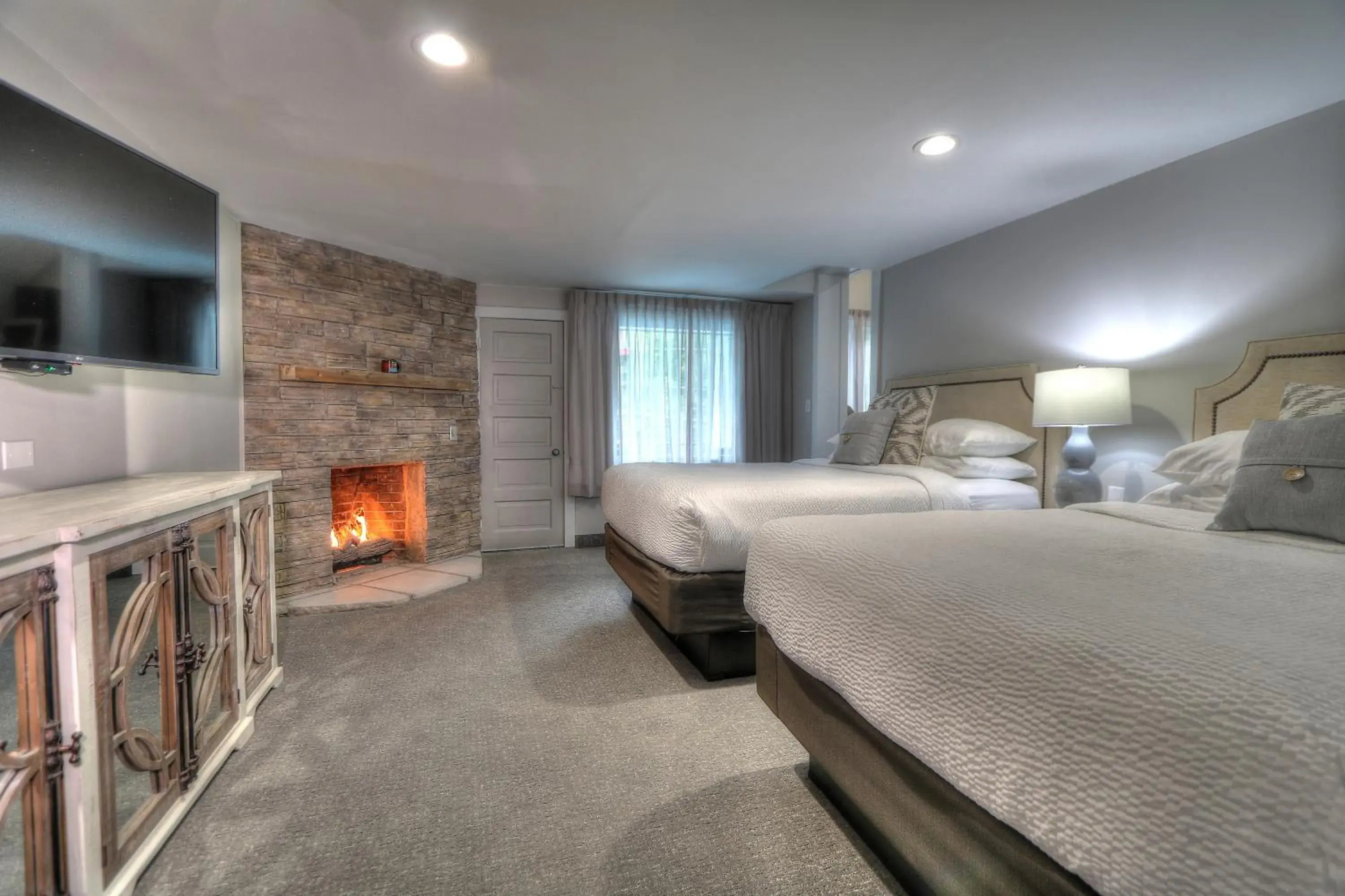 Deluxe Family Suite in River Edge Inn Deluxe Family Suite in River Edge Inn