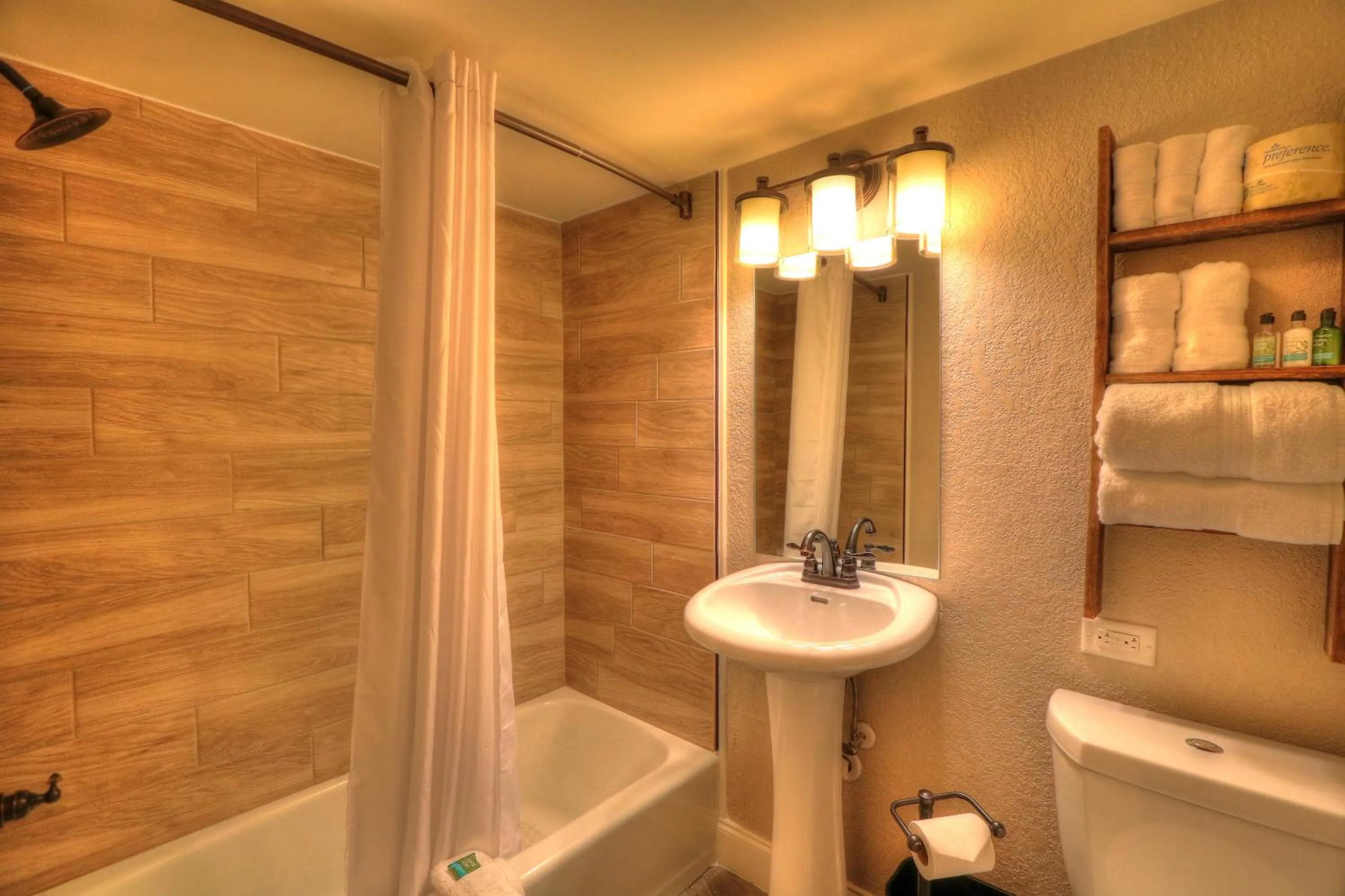 Shower in River Edge Inn