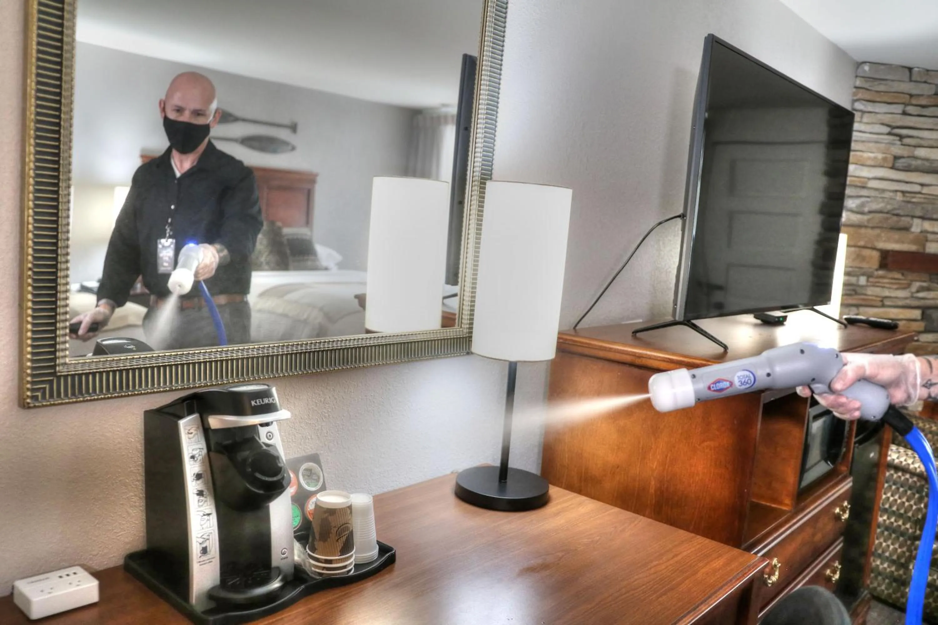 Coffee/tea facilities in River Edge Inn