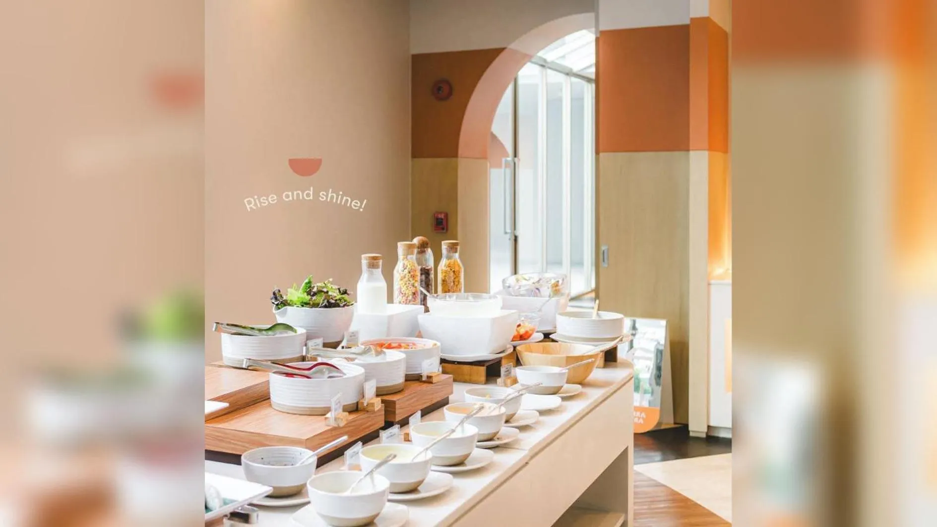 Breakfast in Terra Nara