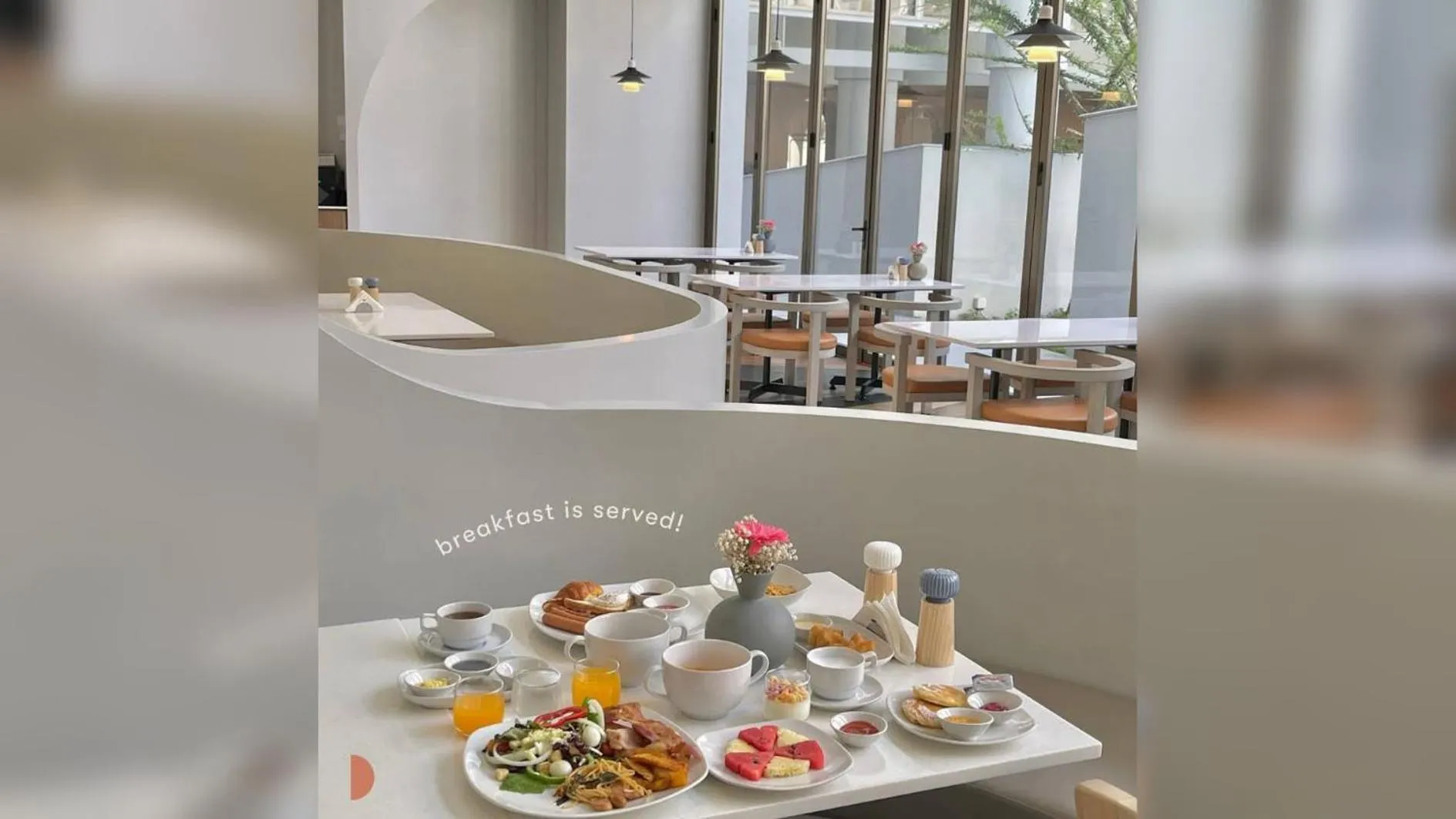 Breakfast in Terra Nara