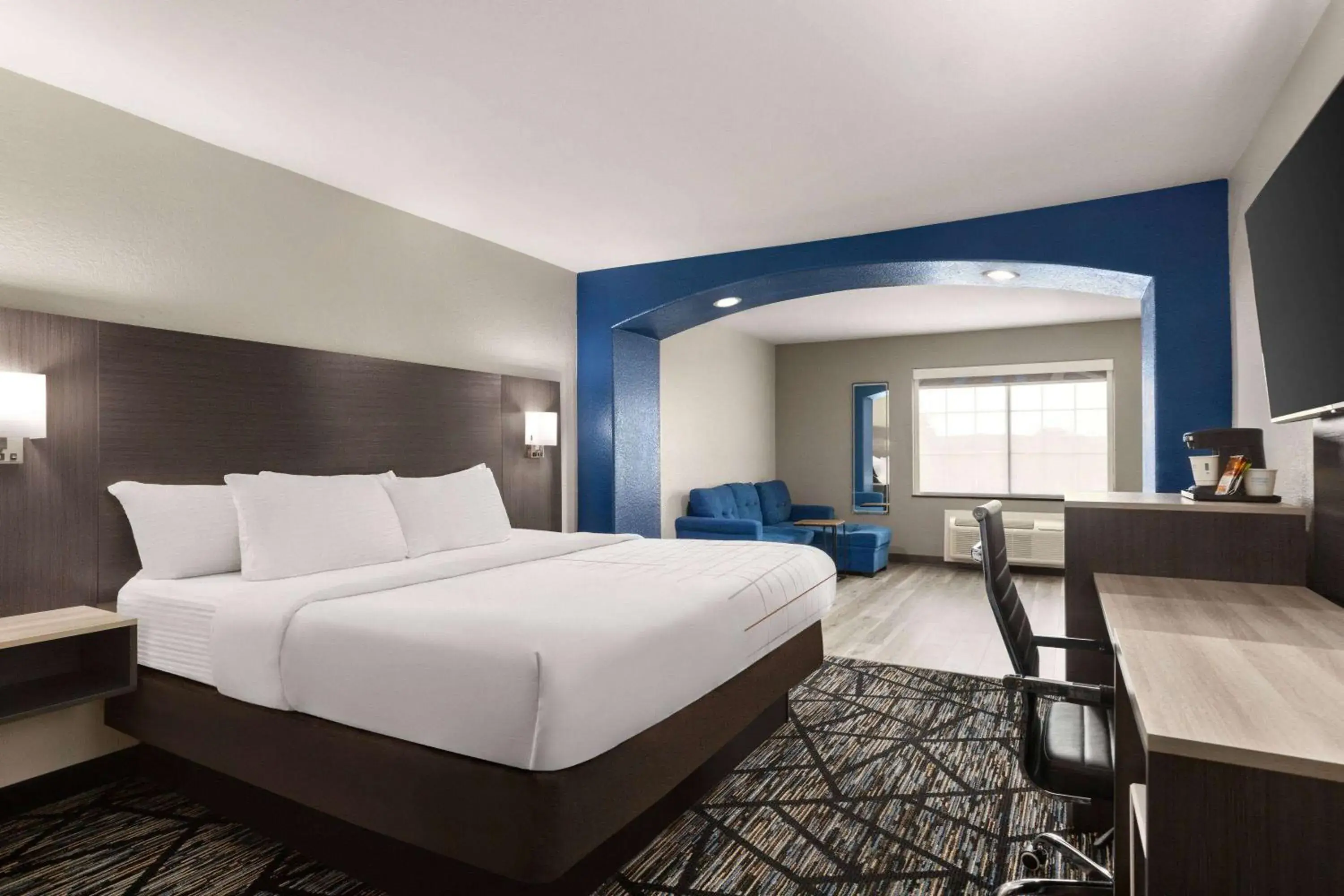 Photo of the whole room, Bed in La Quinta by Wyndham San Antonio North Stone Oak Photo of the whole room, Bed in La Quinta by Wyndham San Antonio North Stone Oak