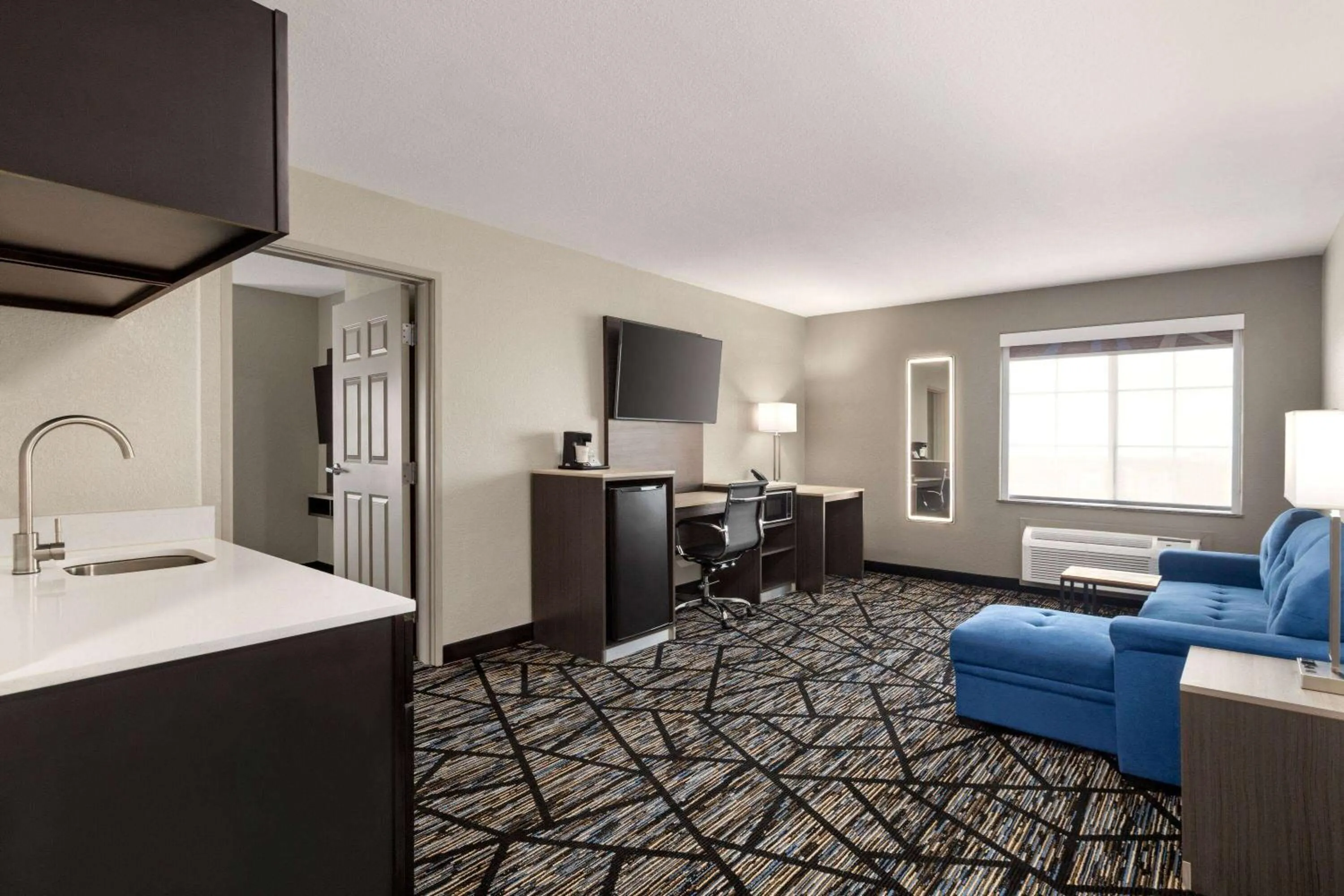 Photo of the whole room in La Quinta by Wyndham San Antonio North Stone Oak