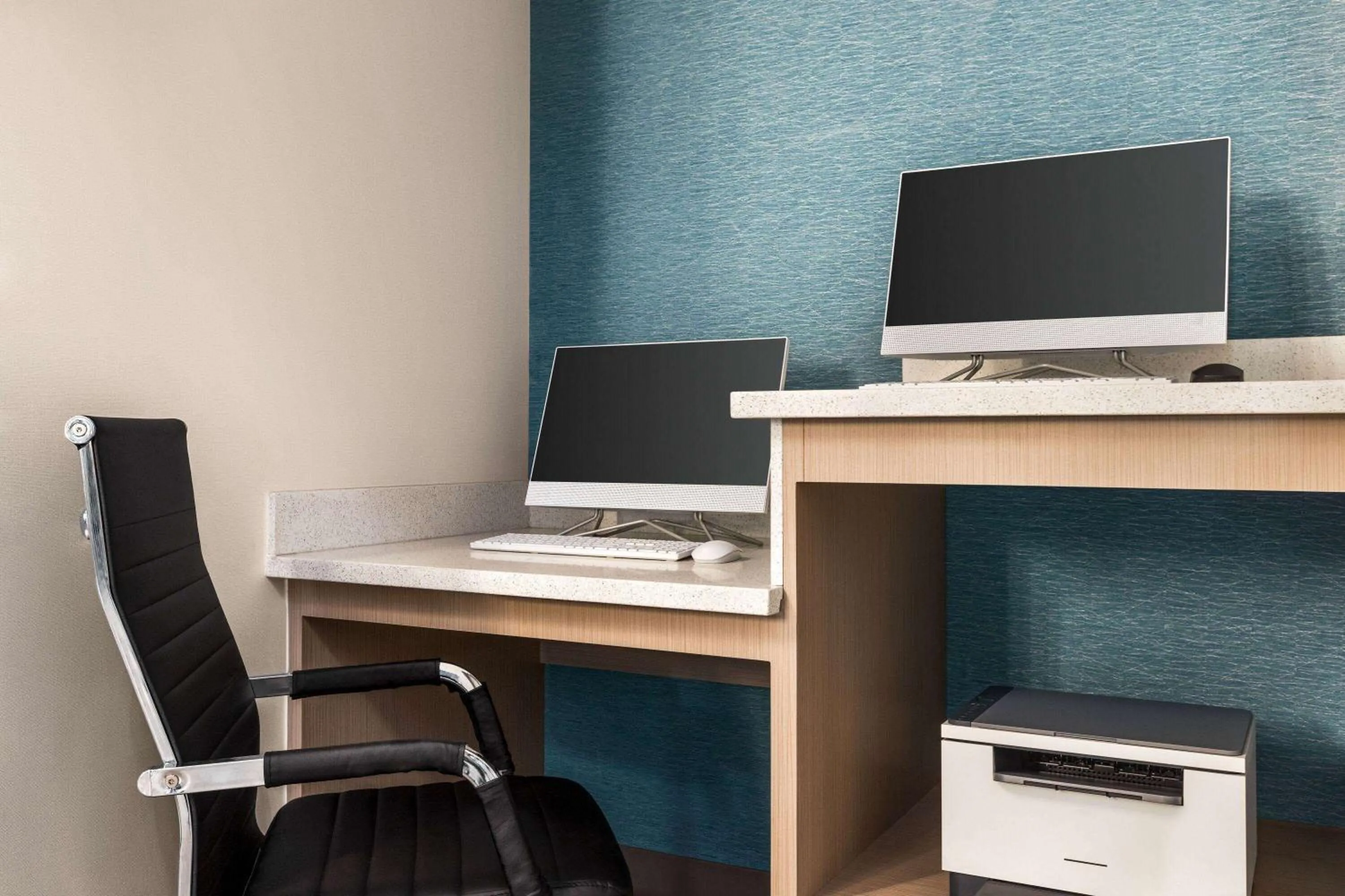 Business facilities in La Quinta by Wyndham San Antonio North Stone Oak