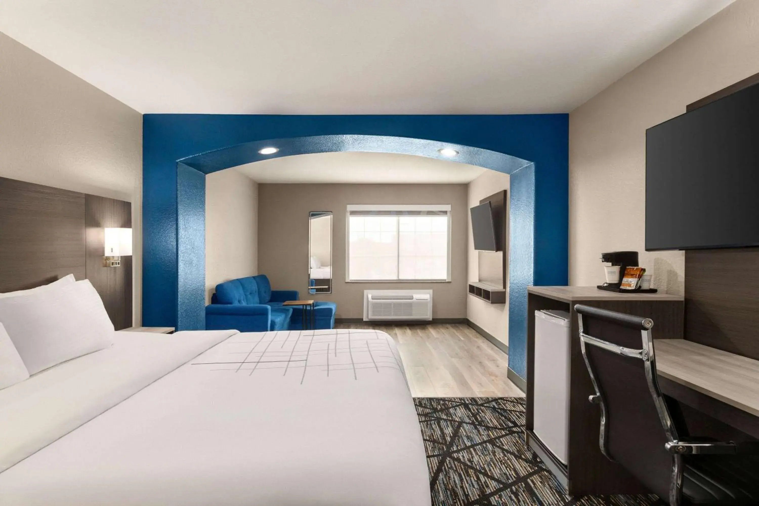 Photo of the whole room, Bed in La Quinta by Wyndham San Antonio North Stone Oak Photo of the whole room, Bed in La Quinta by Wyndham San Antonio North Stone Oak