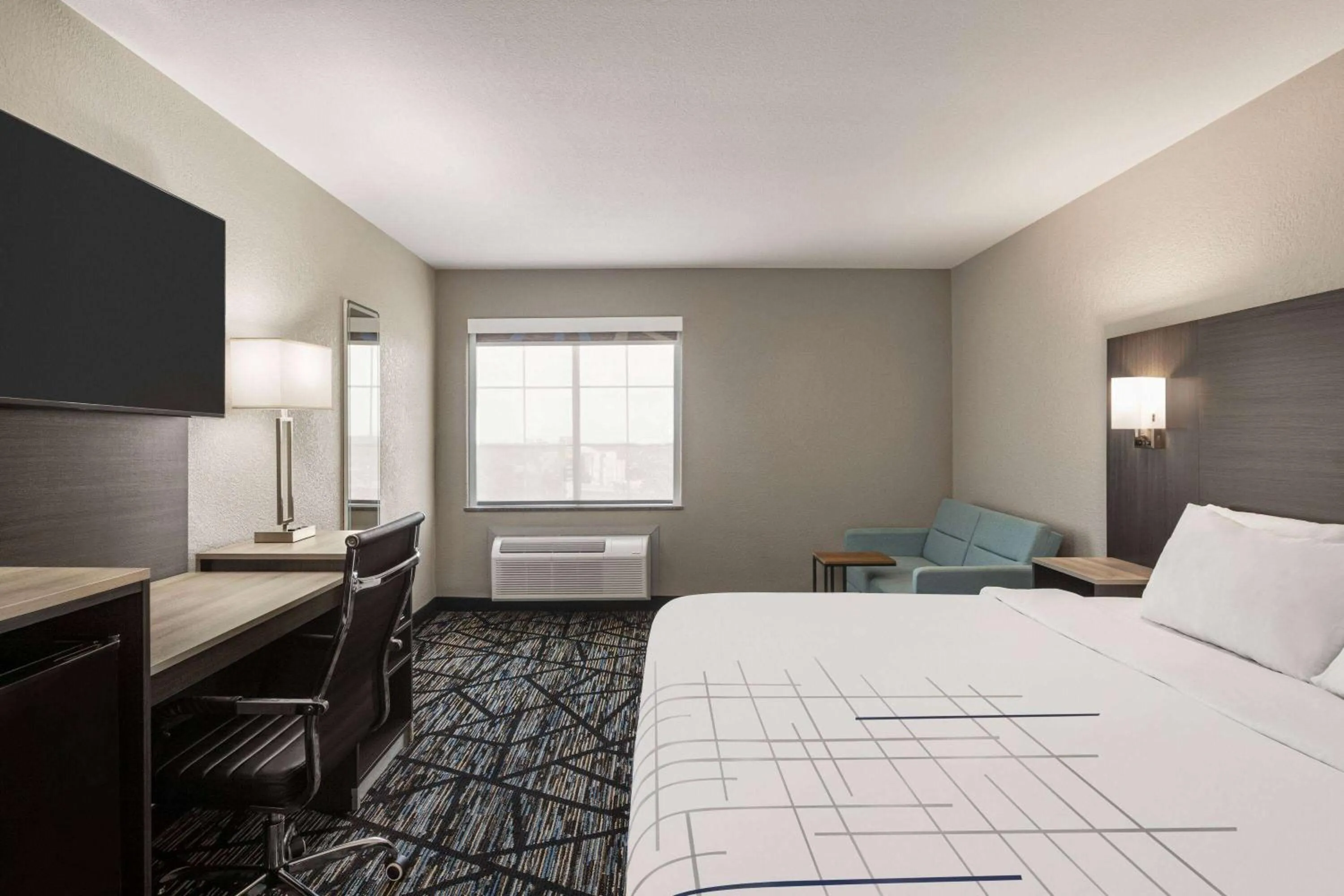 Photo of the whole room, Bed in La Quinta by Wyndham San Antonio North Stone Oak