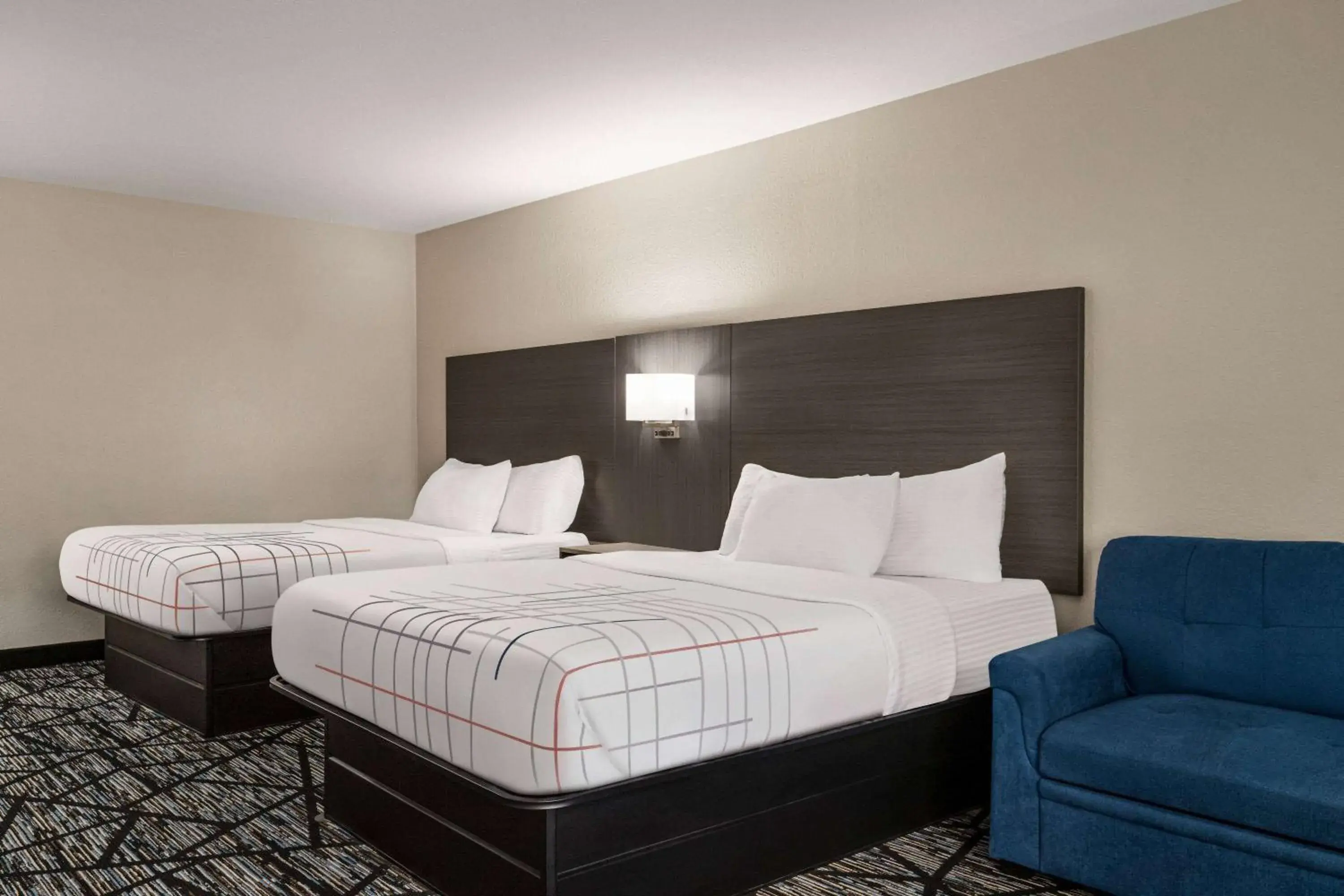 Queen Room with Two Queen Beds and Bath Tub - Mobility Accessible/Non-Smoking in La Quinta by Wyndham San Antonio North Stone Oak Queen Room with Two Queen Beds and Bath Tub - Mobility Accessible/Non-Smoking in La Quinta by Wyndham San Antonio North Stone Oak