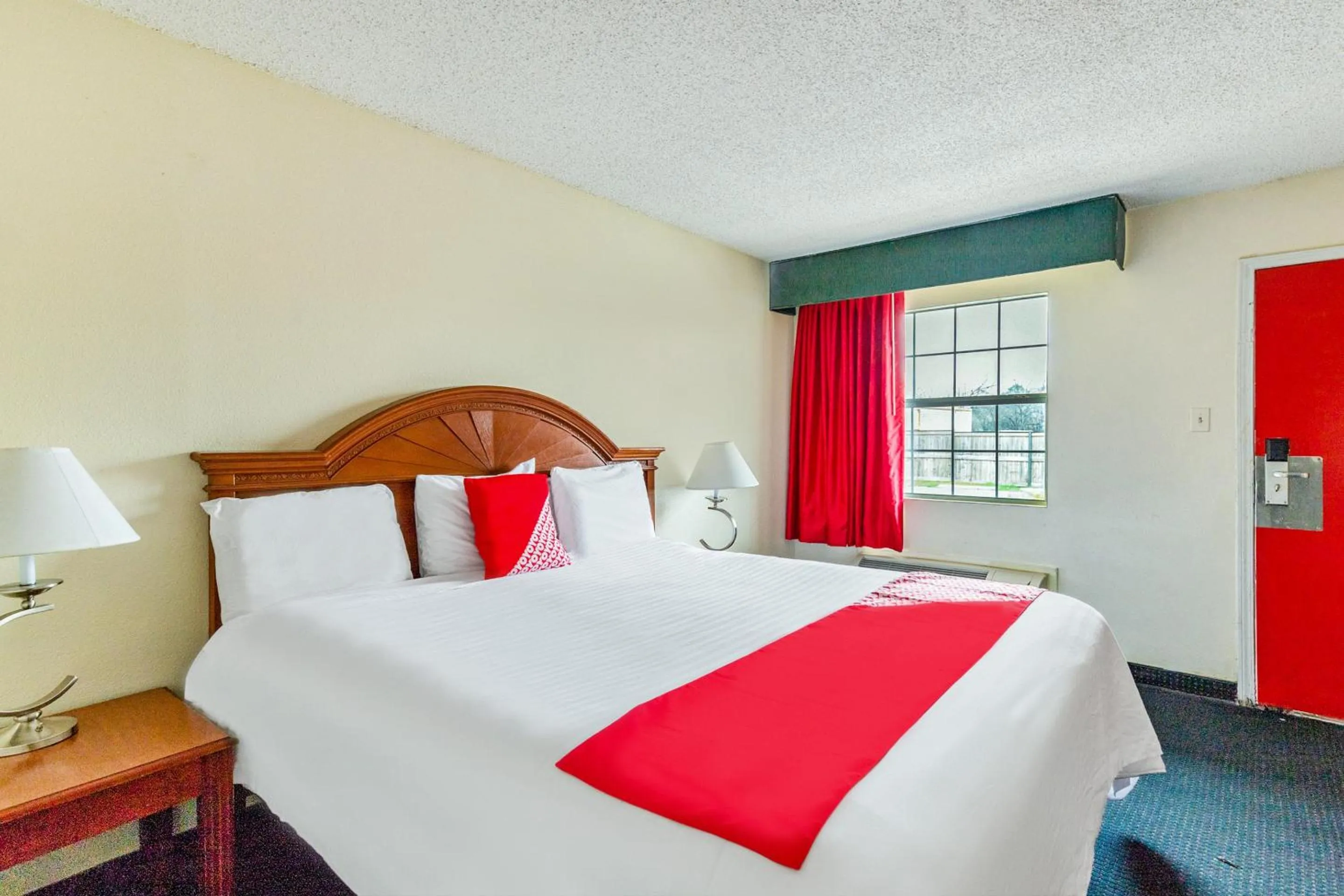 Bedroom, Bed in OYO Hotel San Antonio Lackland near Seaworld