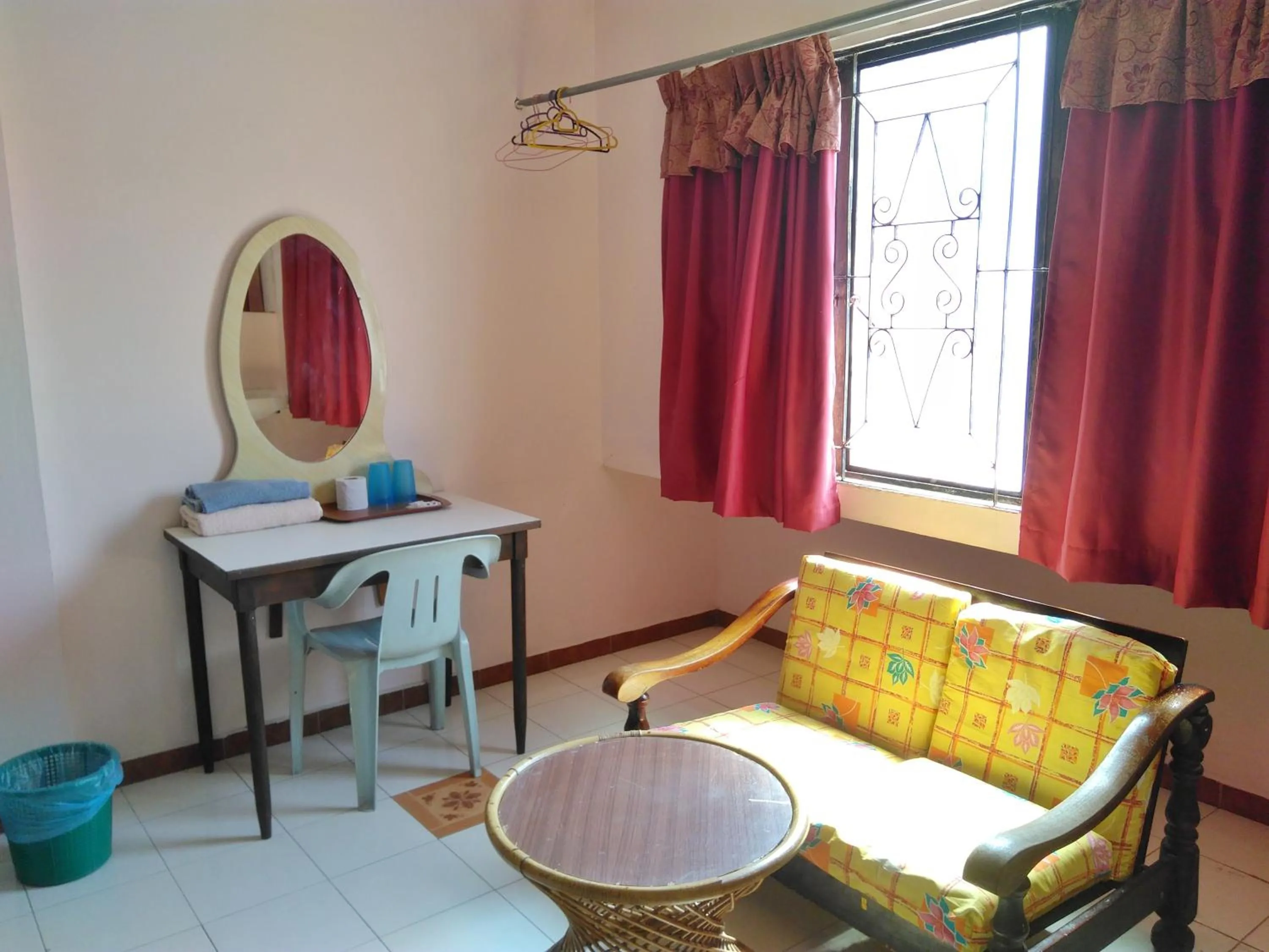 Seating area in New Budget Inn Hotel