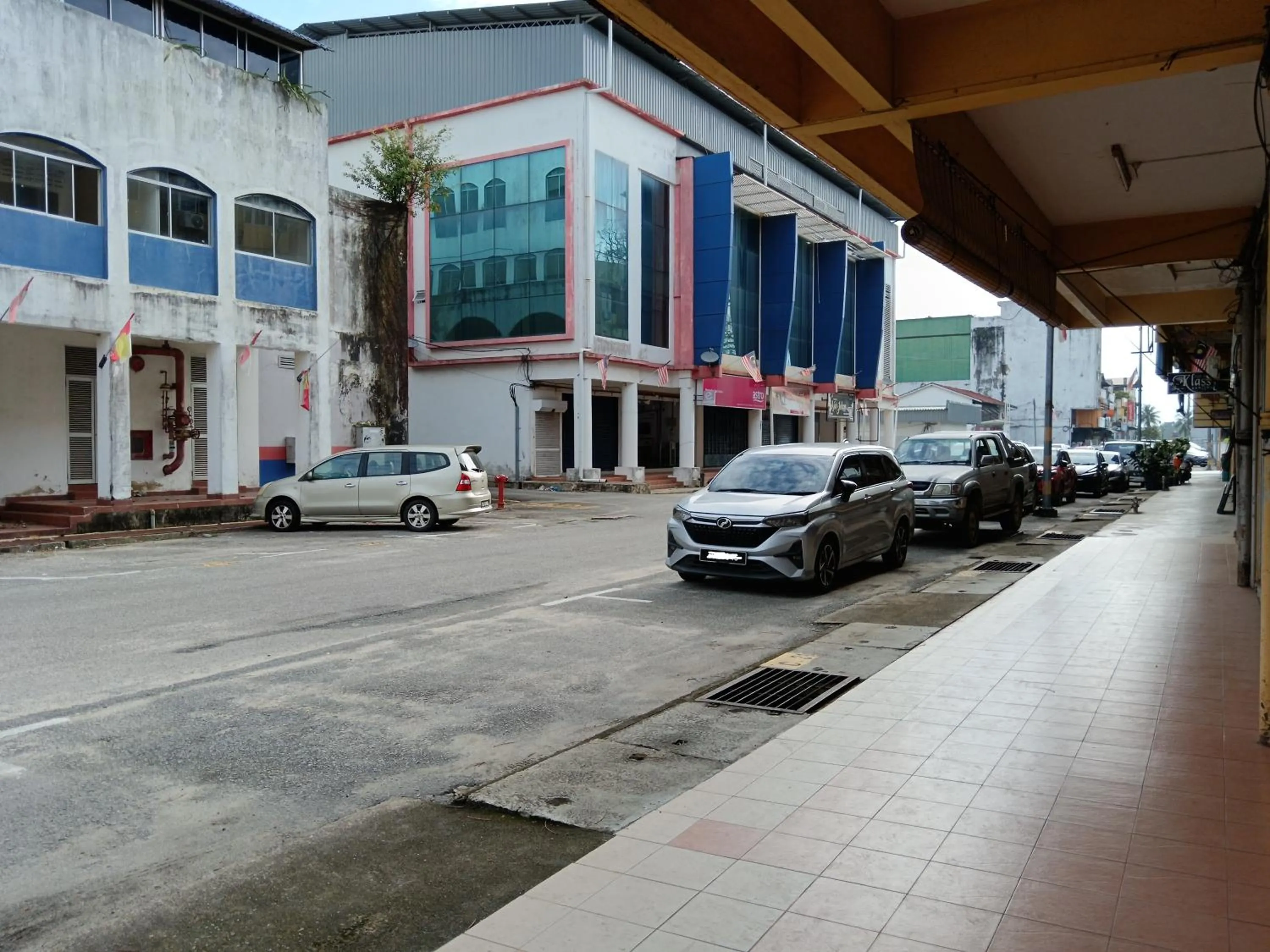 Parking in New Budget Inn Hotel