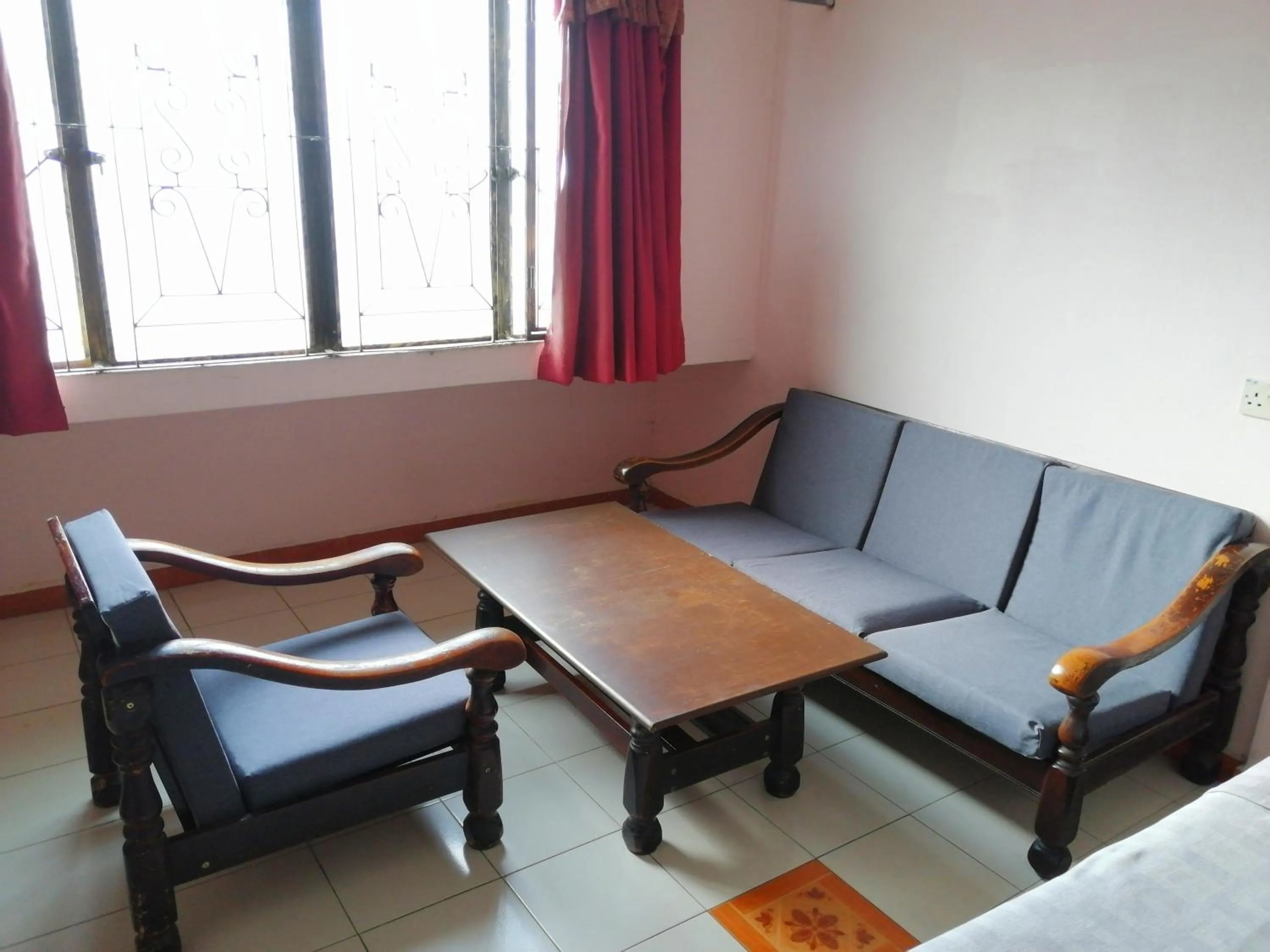 Seating area in New Budget Inn Hotel