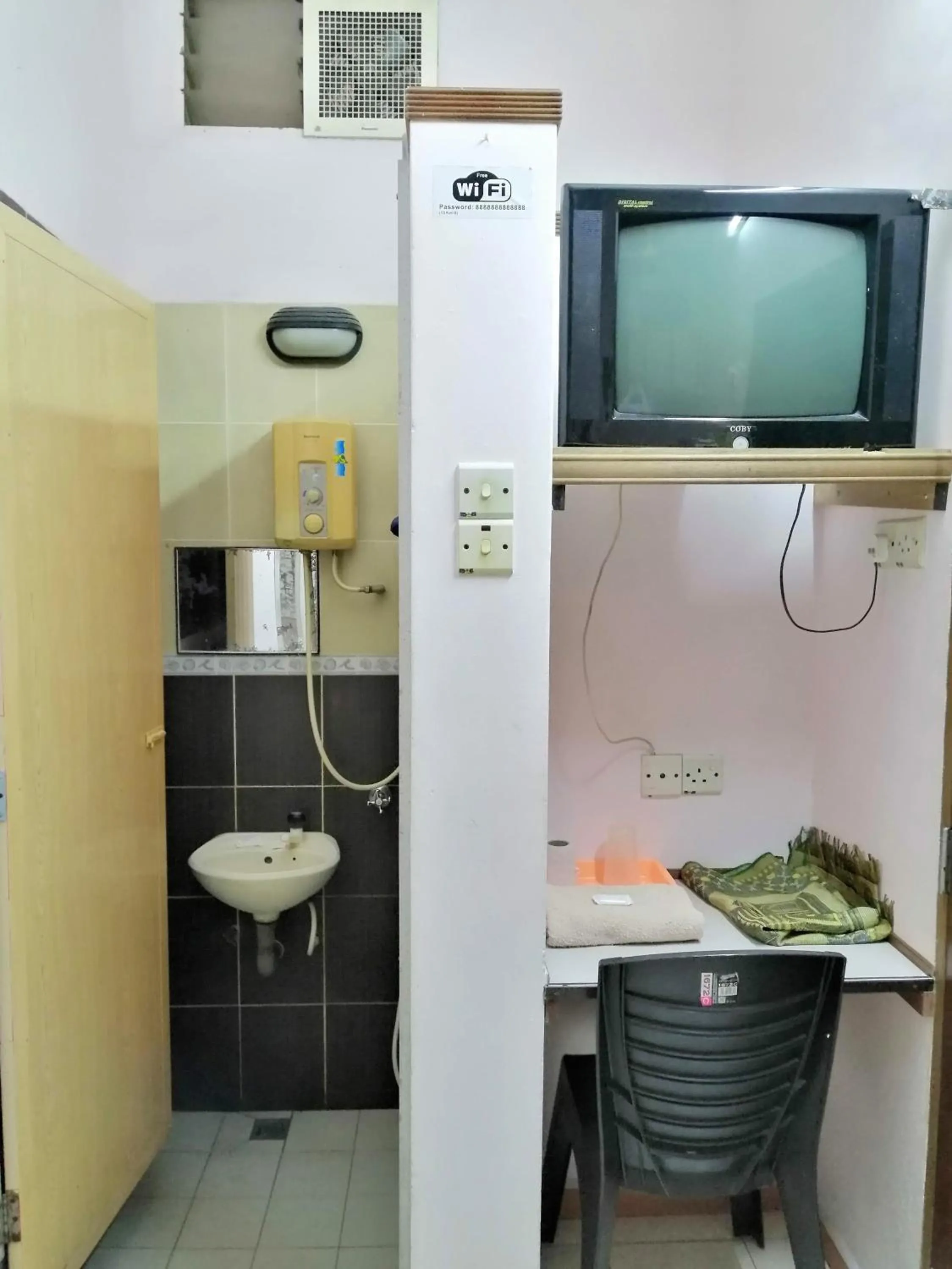 Shower in New Budget Inn Hotel