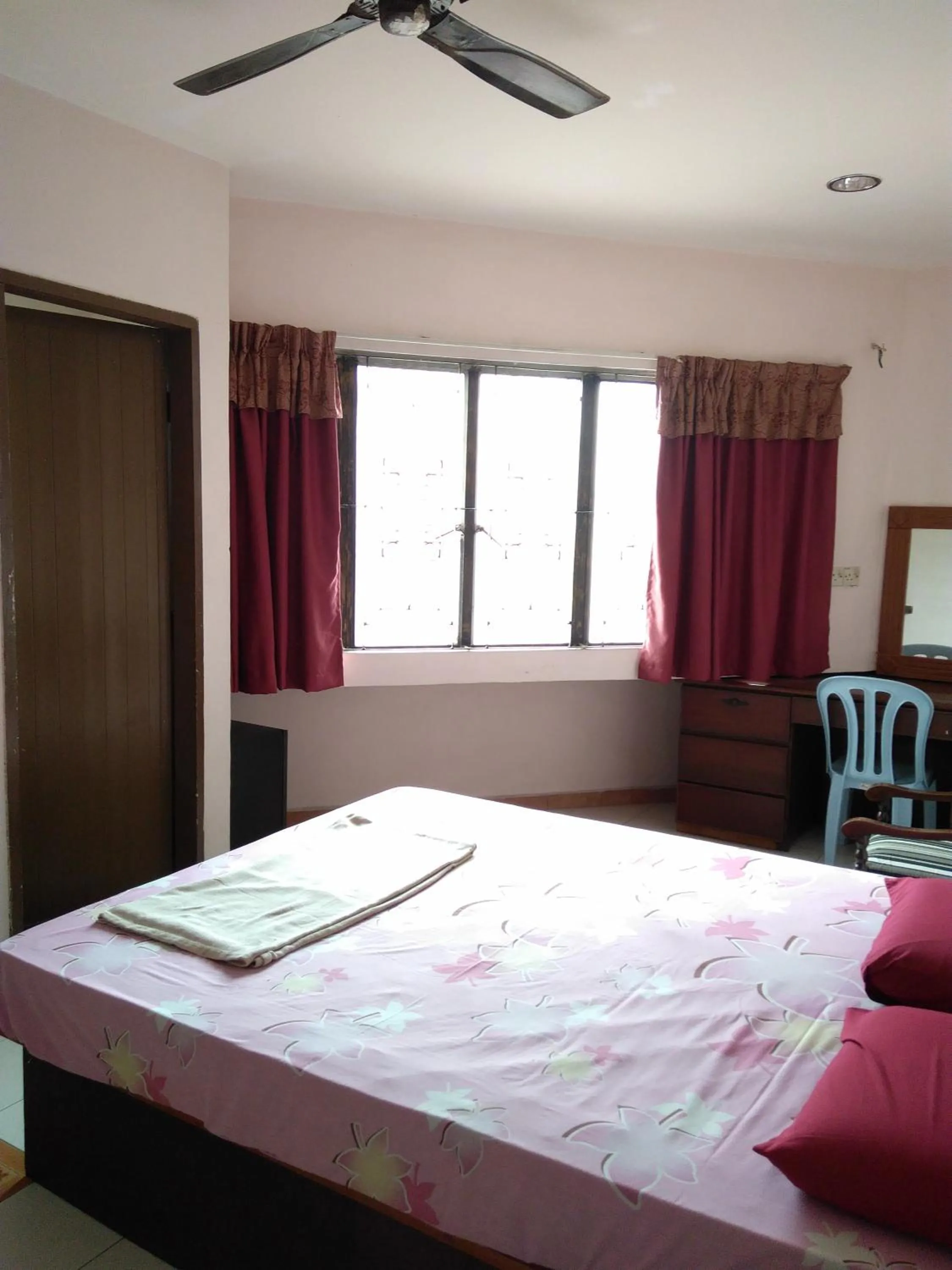 Bed in New Budget Inn Hotel