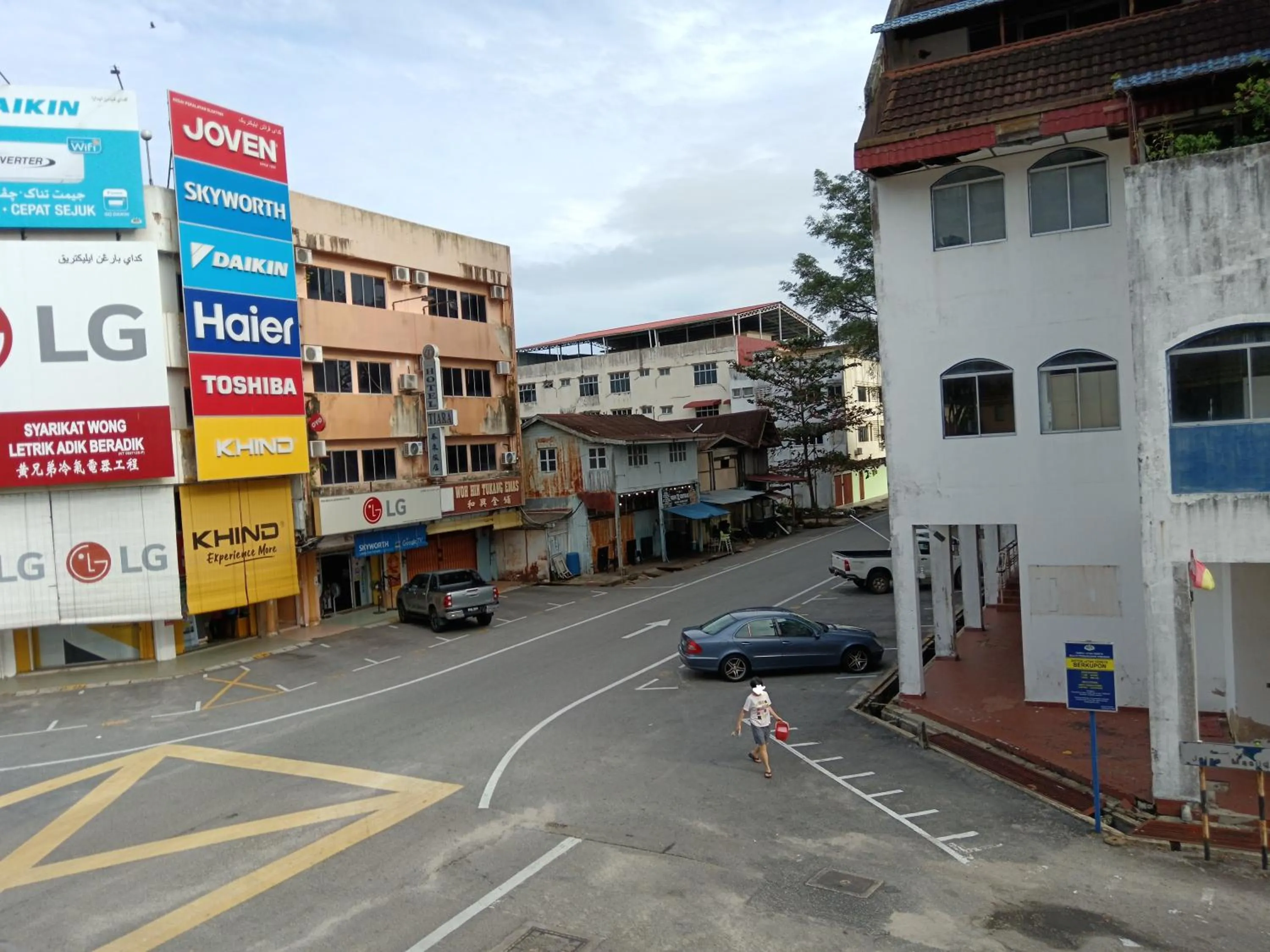 Parking in New Budget Inn Hotel