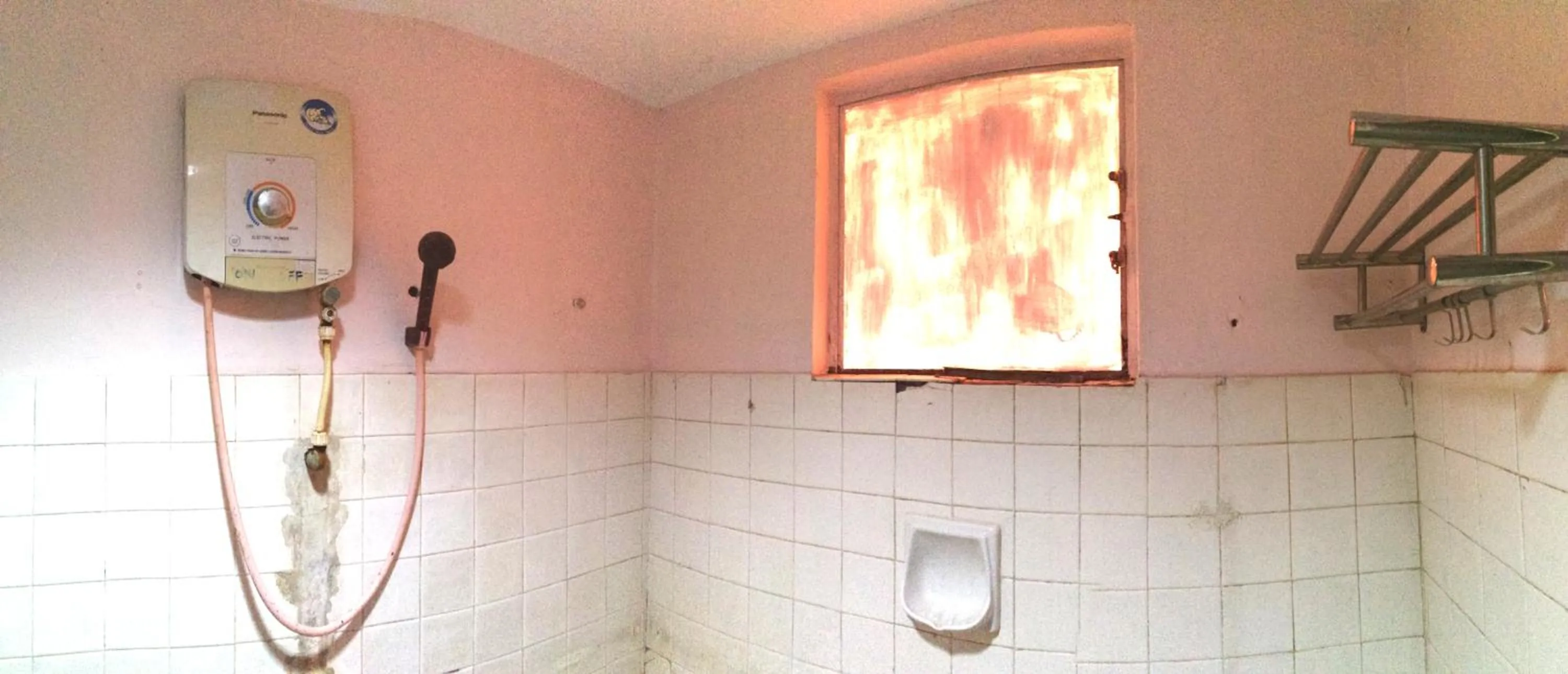 Shower in New Budget Inn Hotel