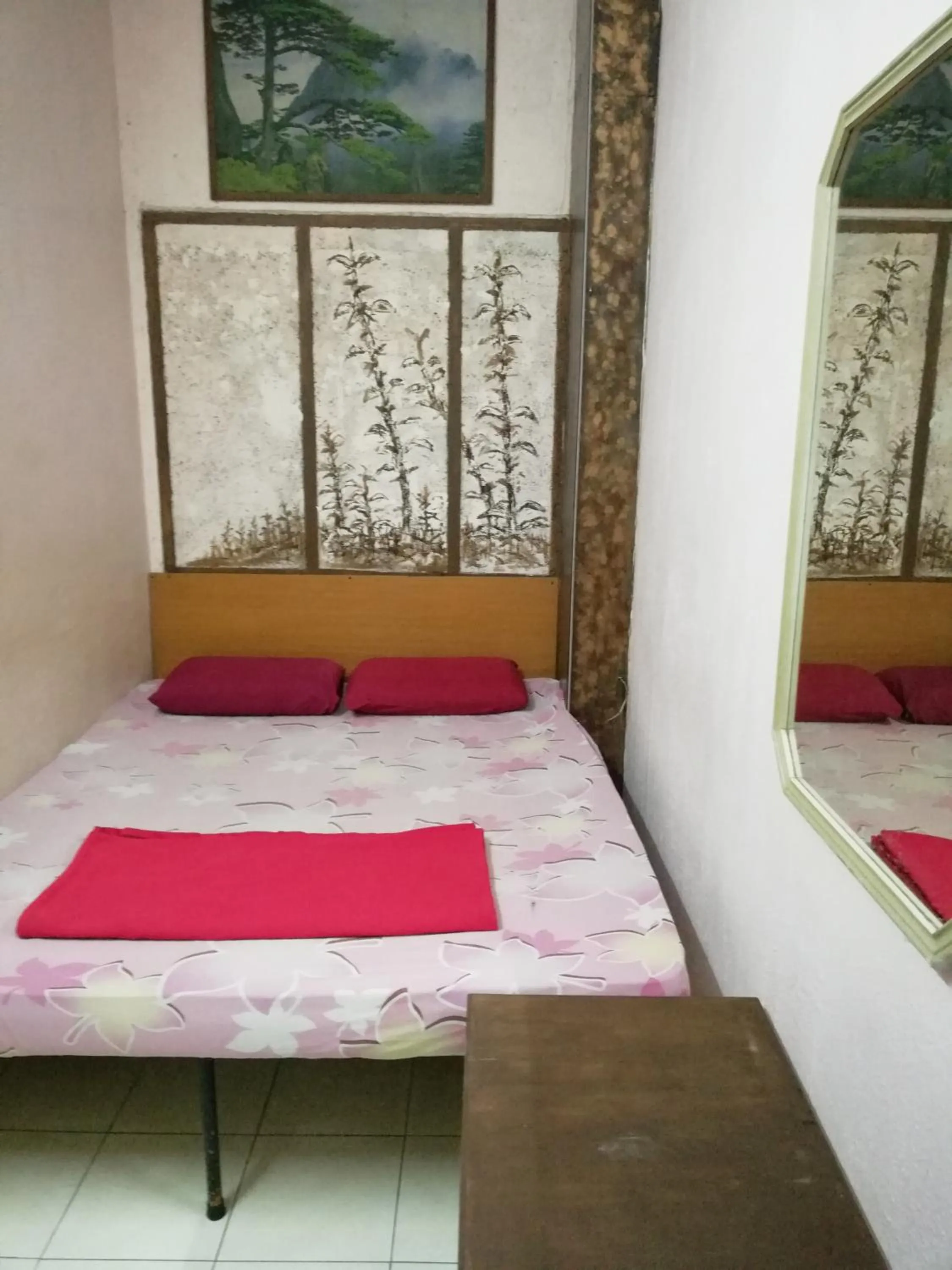 Bed in New Budget Inn Hotel