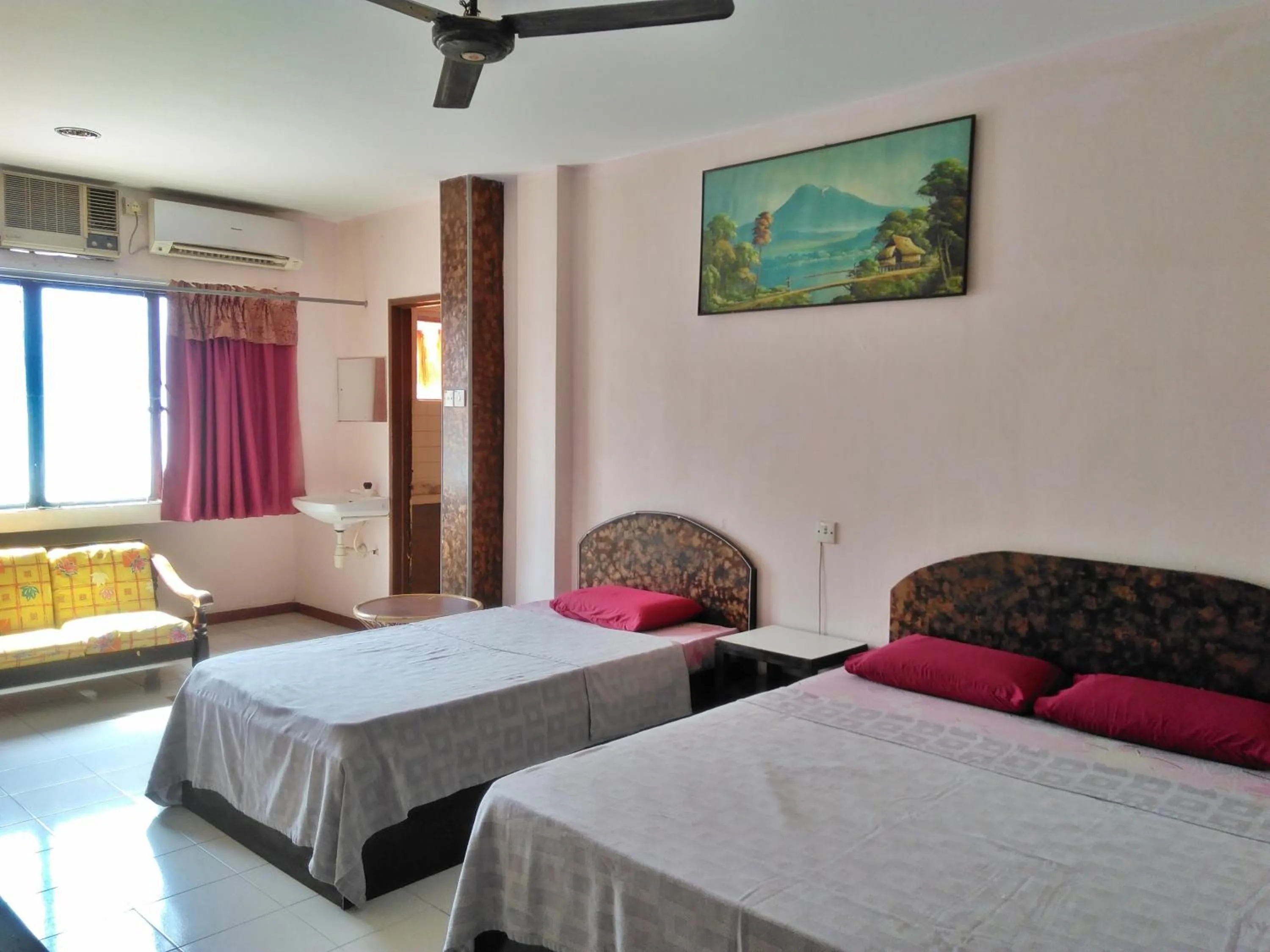 Bed in New Budget Inn Hotel