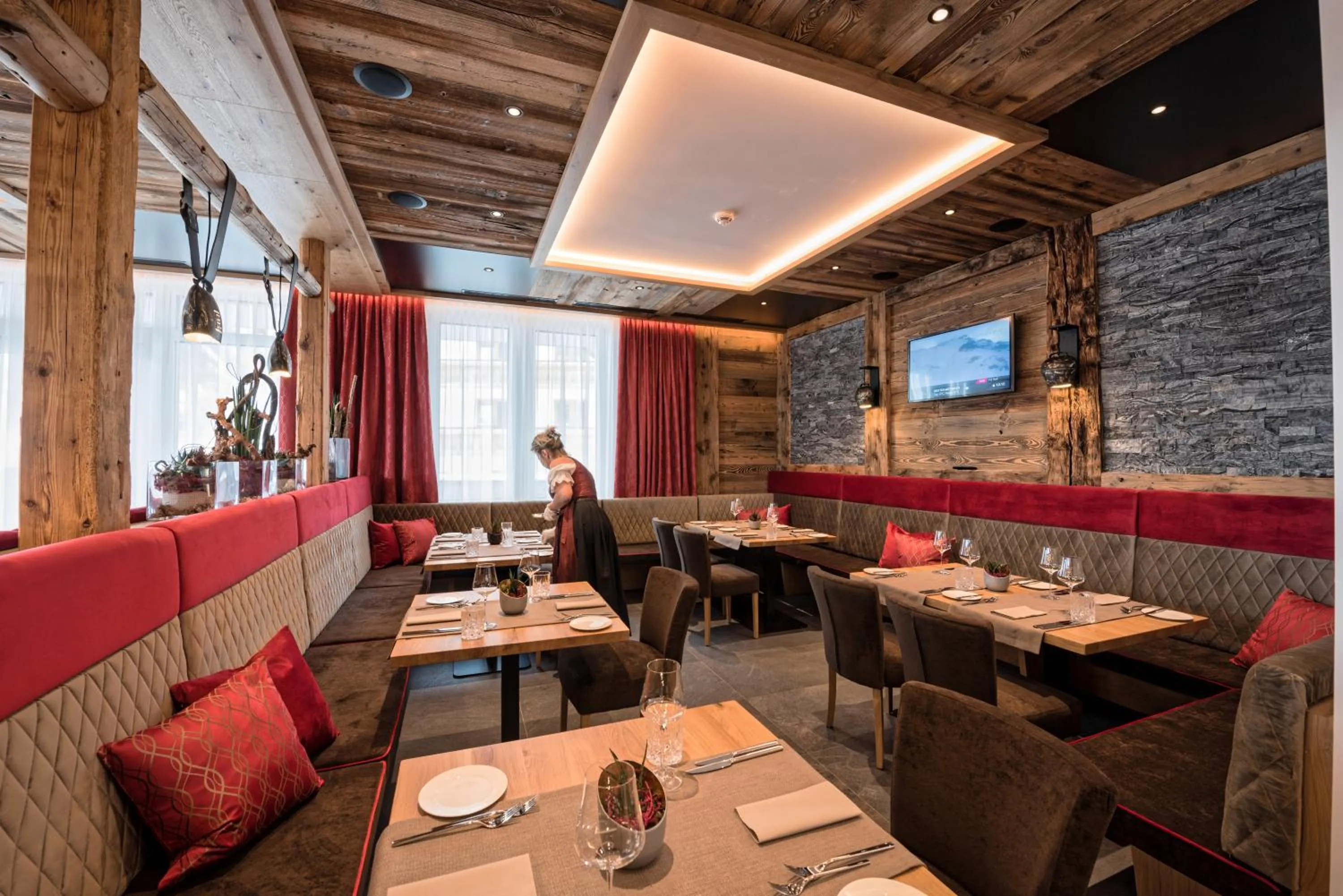 Restaurant/places to eat in Hotel Eldorado