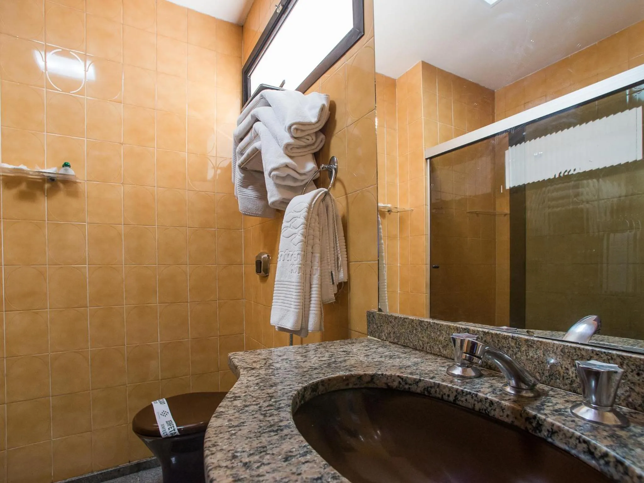 Bathroom in Entremares Hotel