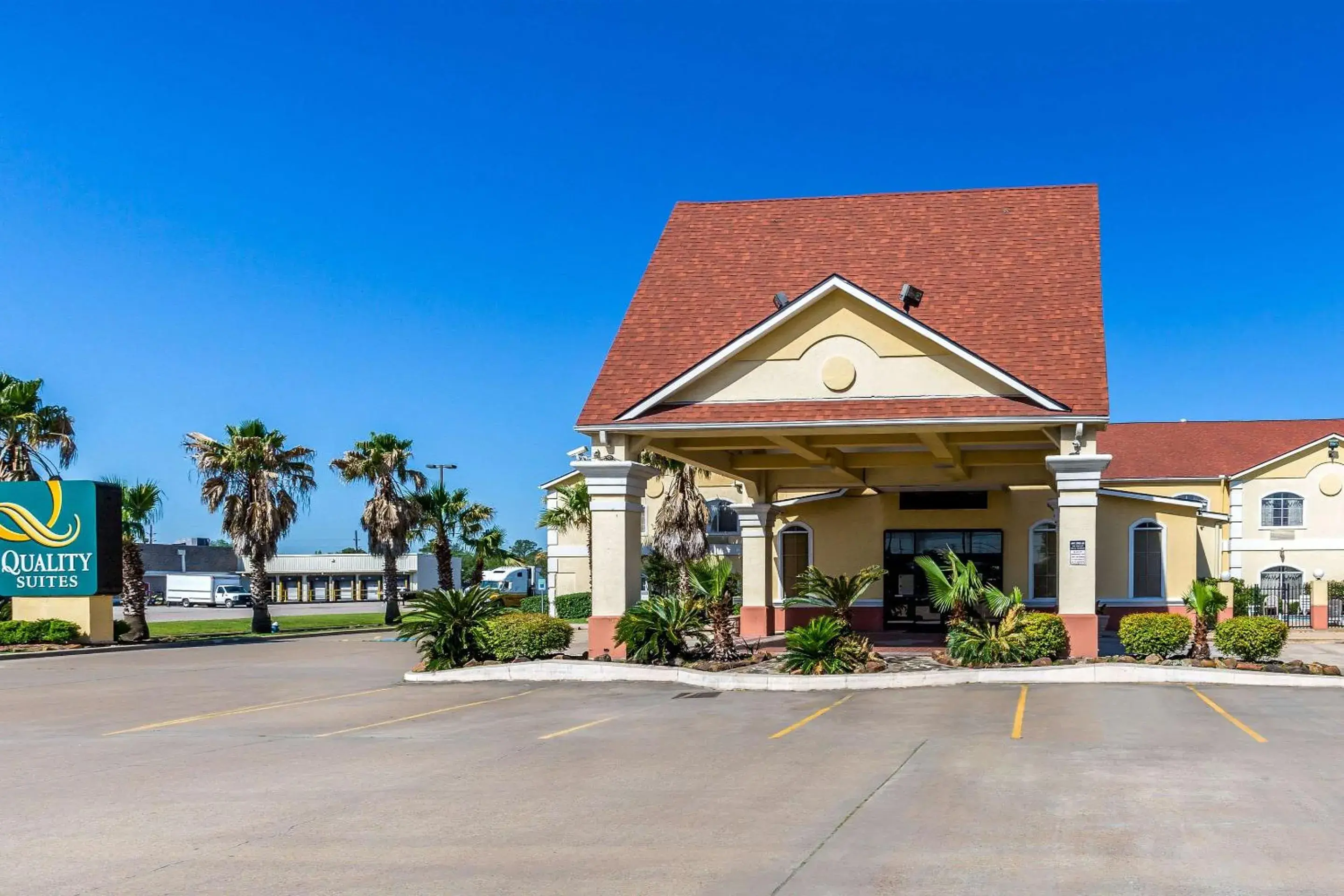 Property building in Quality Suites North Houston - Spring Property building in Quality Suites North Houston - Spring