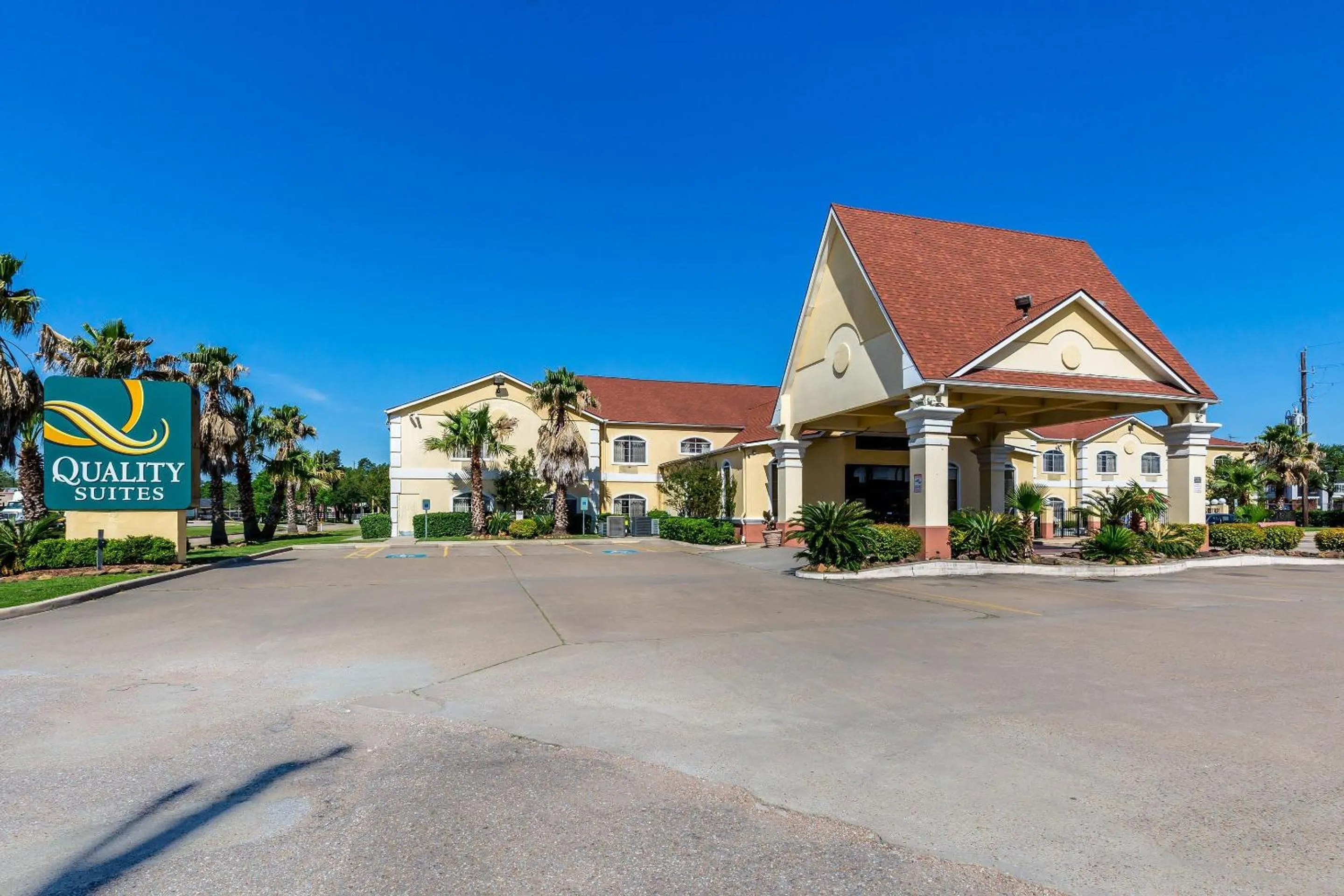 Property building in Quality Suites North Houston - Spring