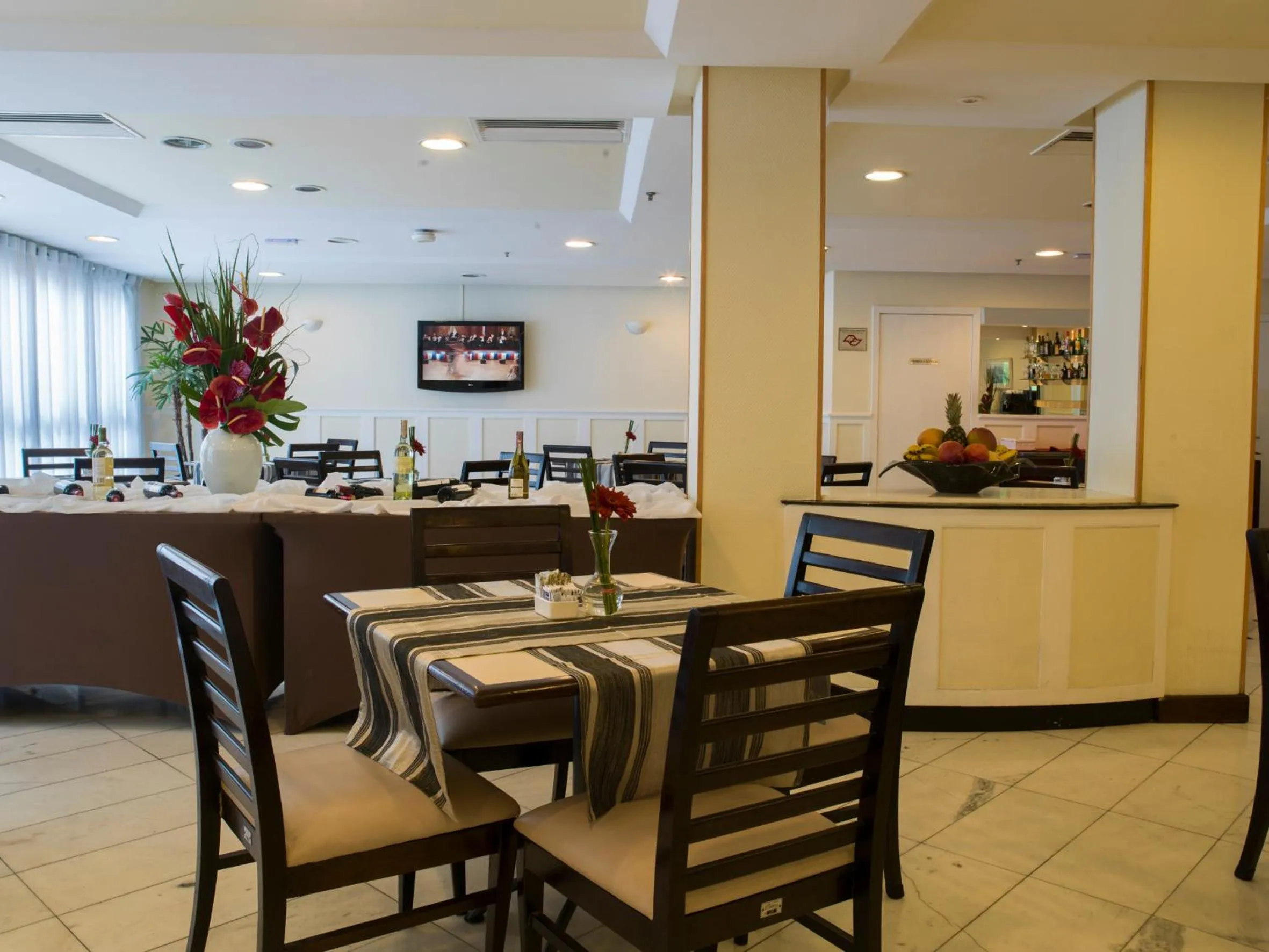 Restaurant/places to eat in Tsue The Palace Flats