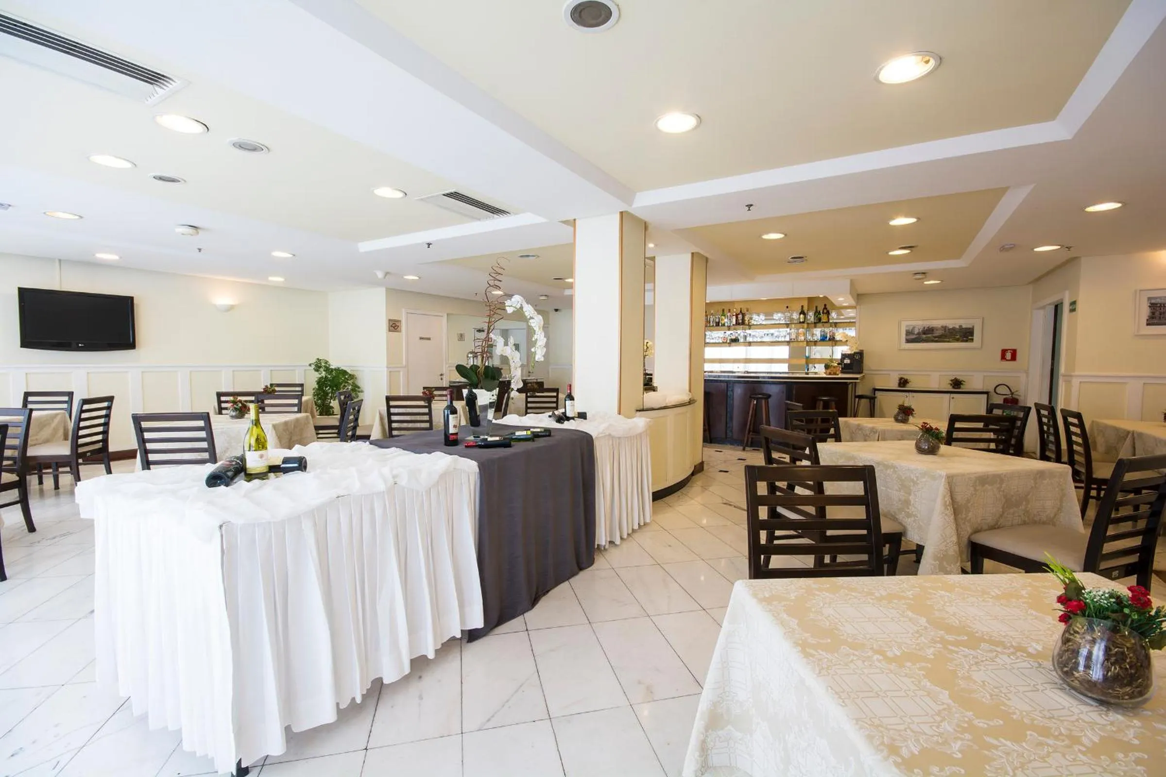 Dinner in Tsue The Palace Flats