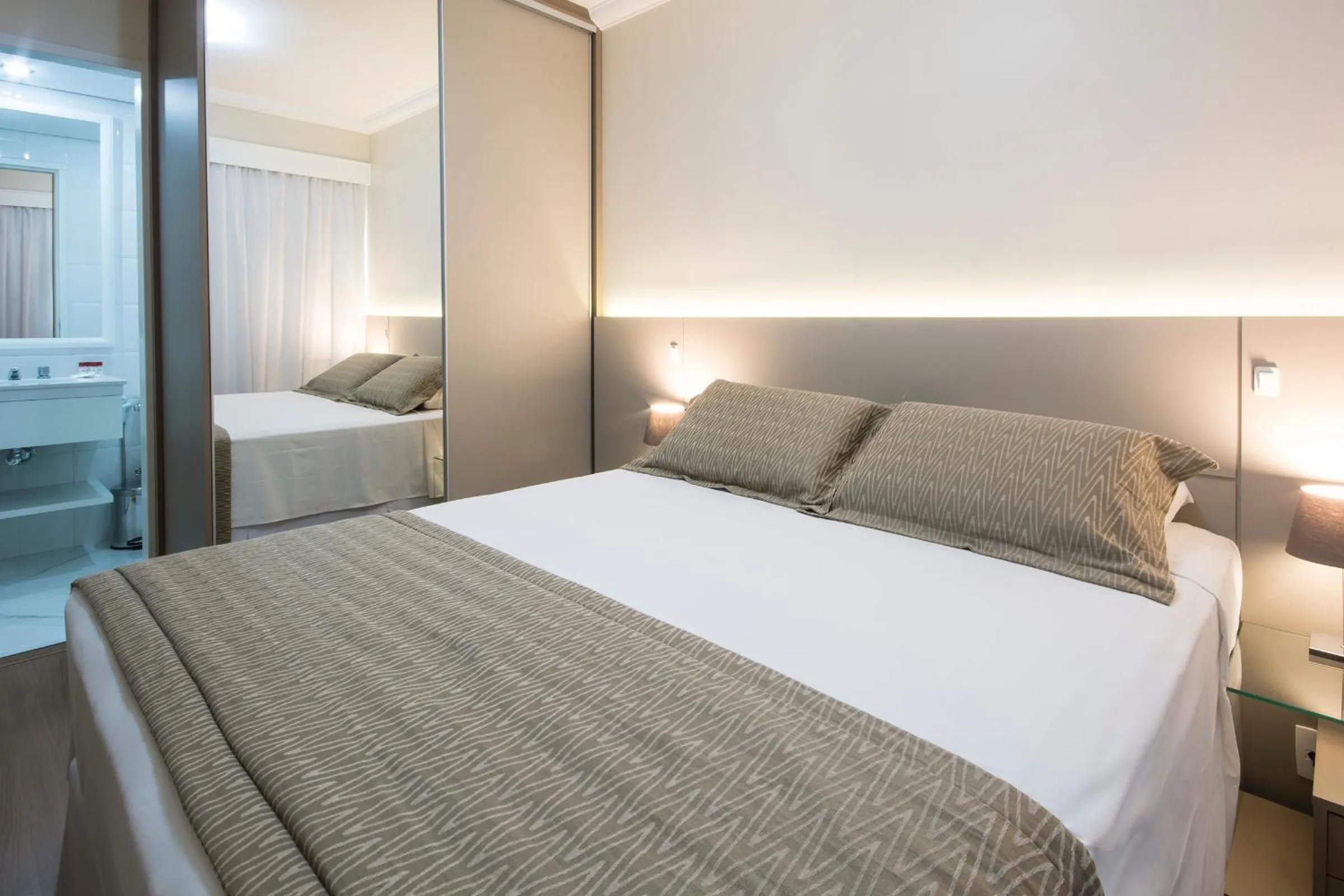 Bathroom, Bed in Tsue The Palace Flats