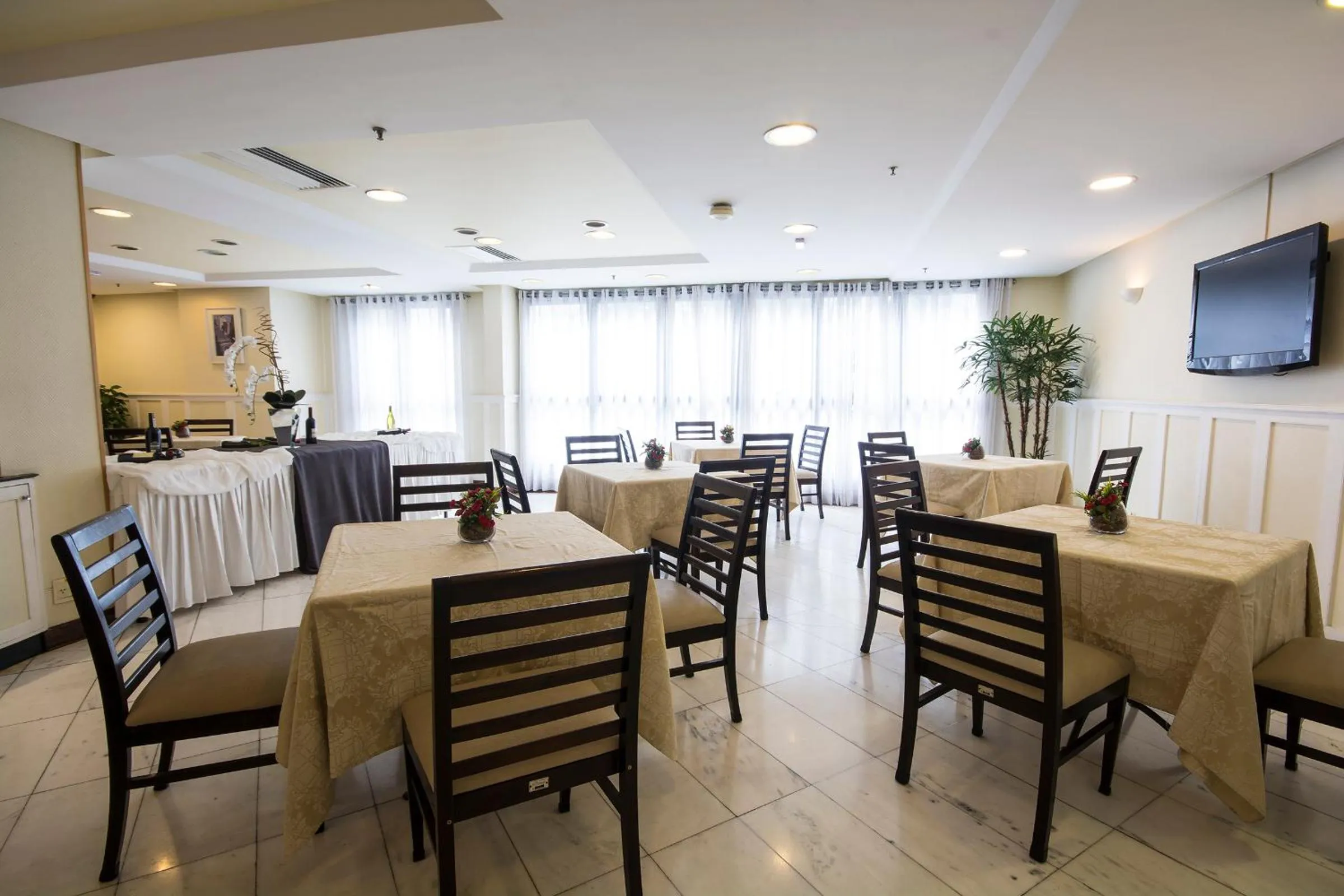 Dinner in Tsue The Palace Flats