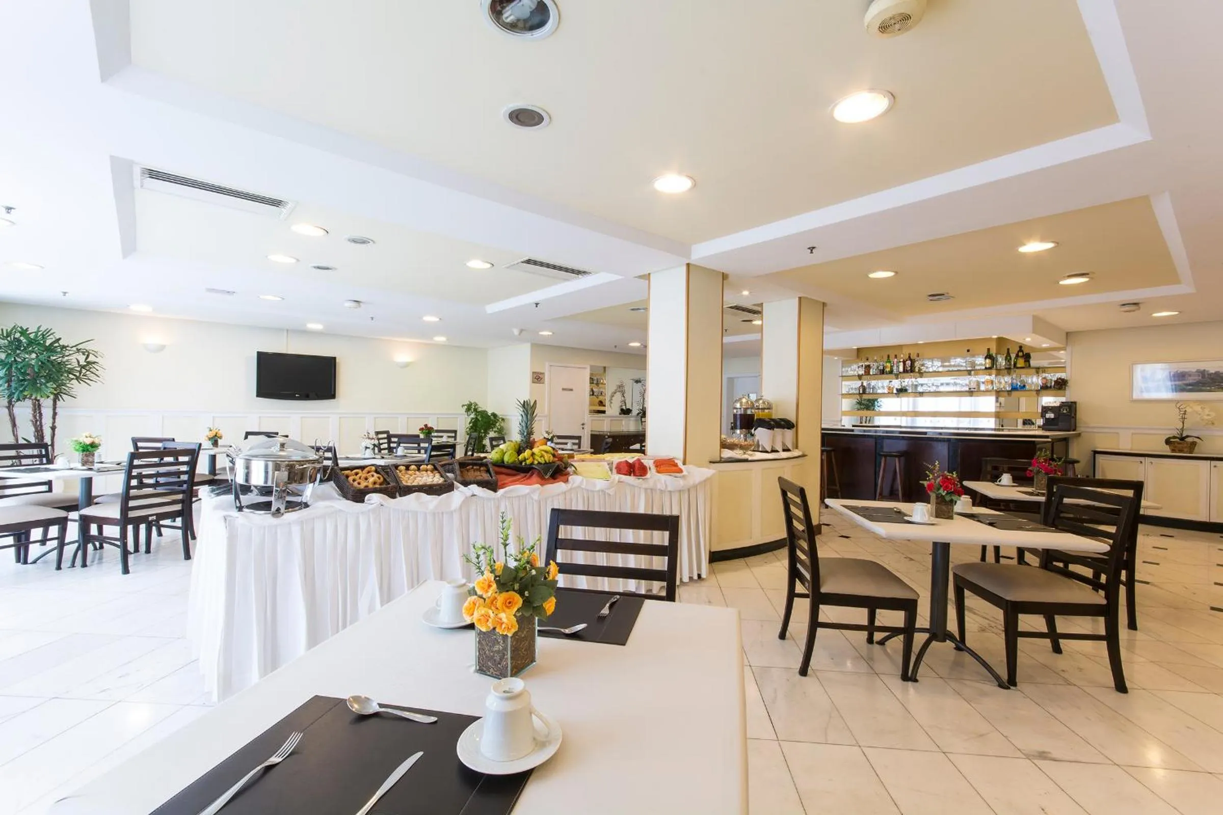 Restaurant/places to eat in Tsue The Palace Flats