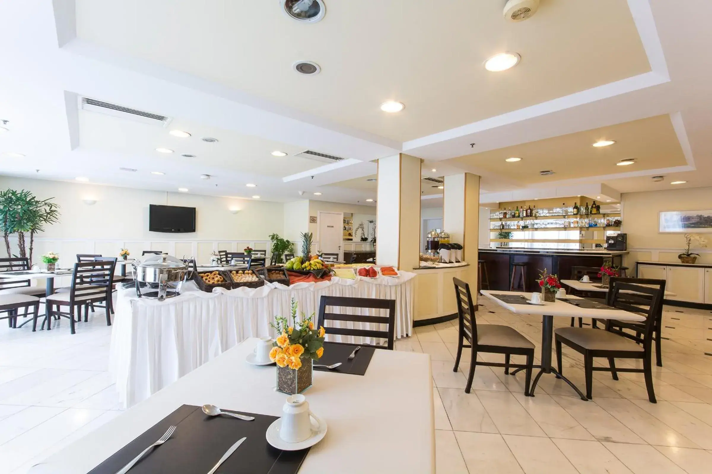 Restaurant/places to eat in Tsue The Palace Flats Restaurant/places to eat in Tsue The Palace Flats