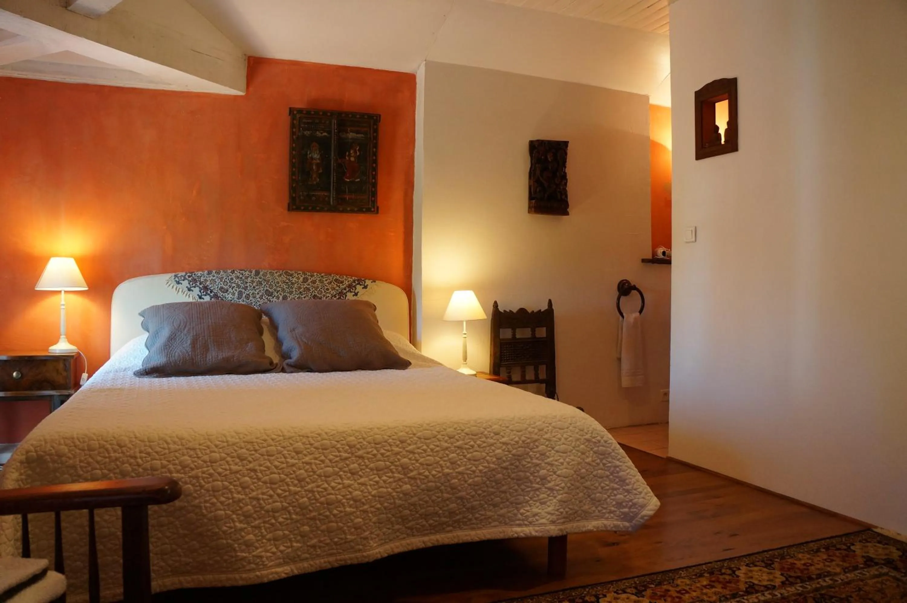 Bed in la maison des chartreux