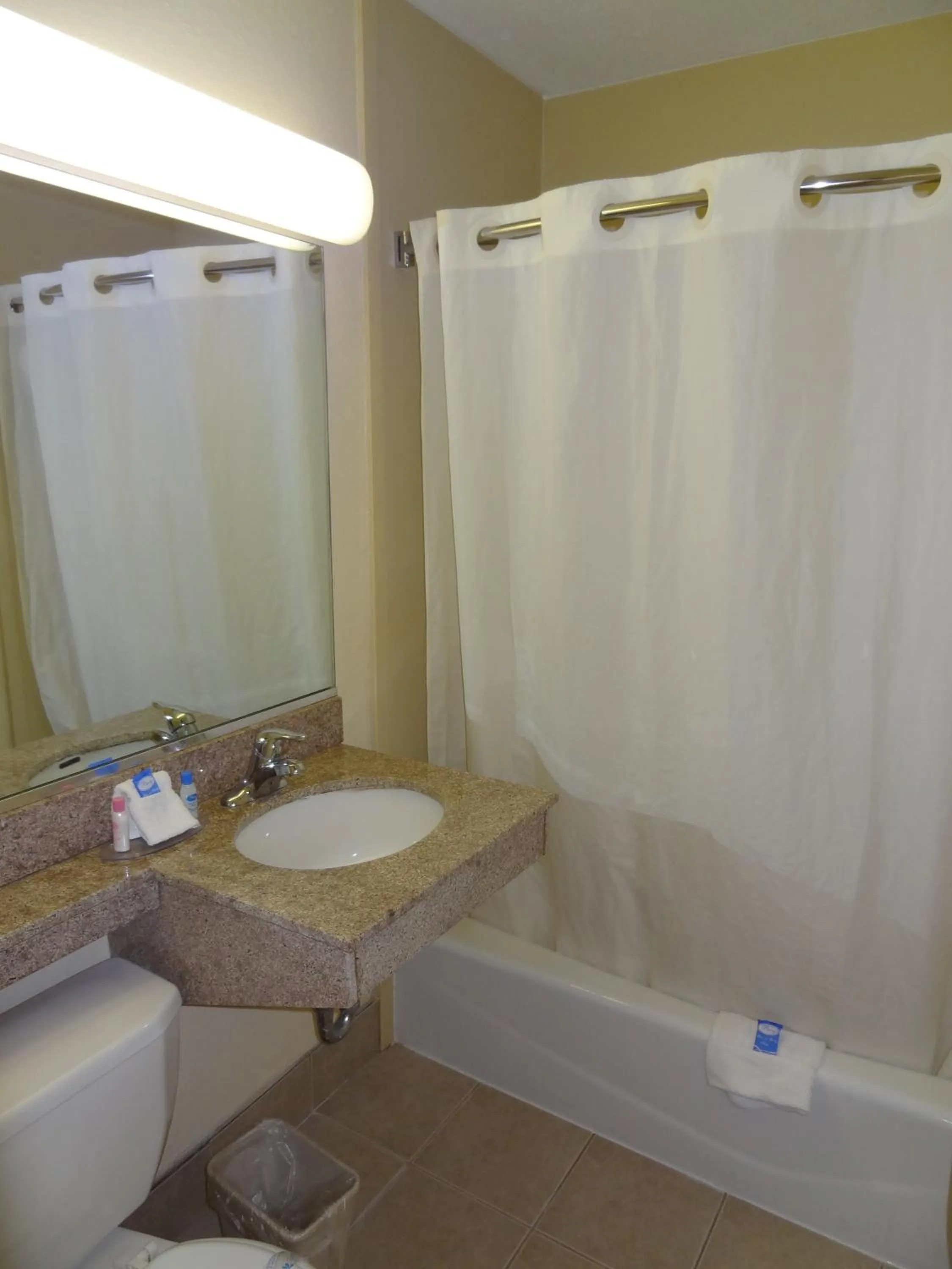 Bathroom in Red Carpet Inn Newark - Irvington NJ