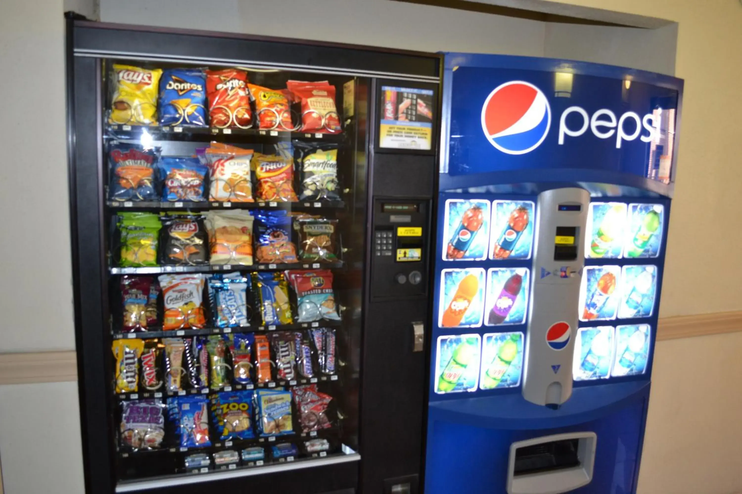 Food and drinks in Red Carpet Inn Newark - Irvington NJ Food and drinks in Red Carpet Inn Newark - Irvington NJ