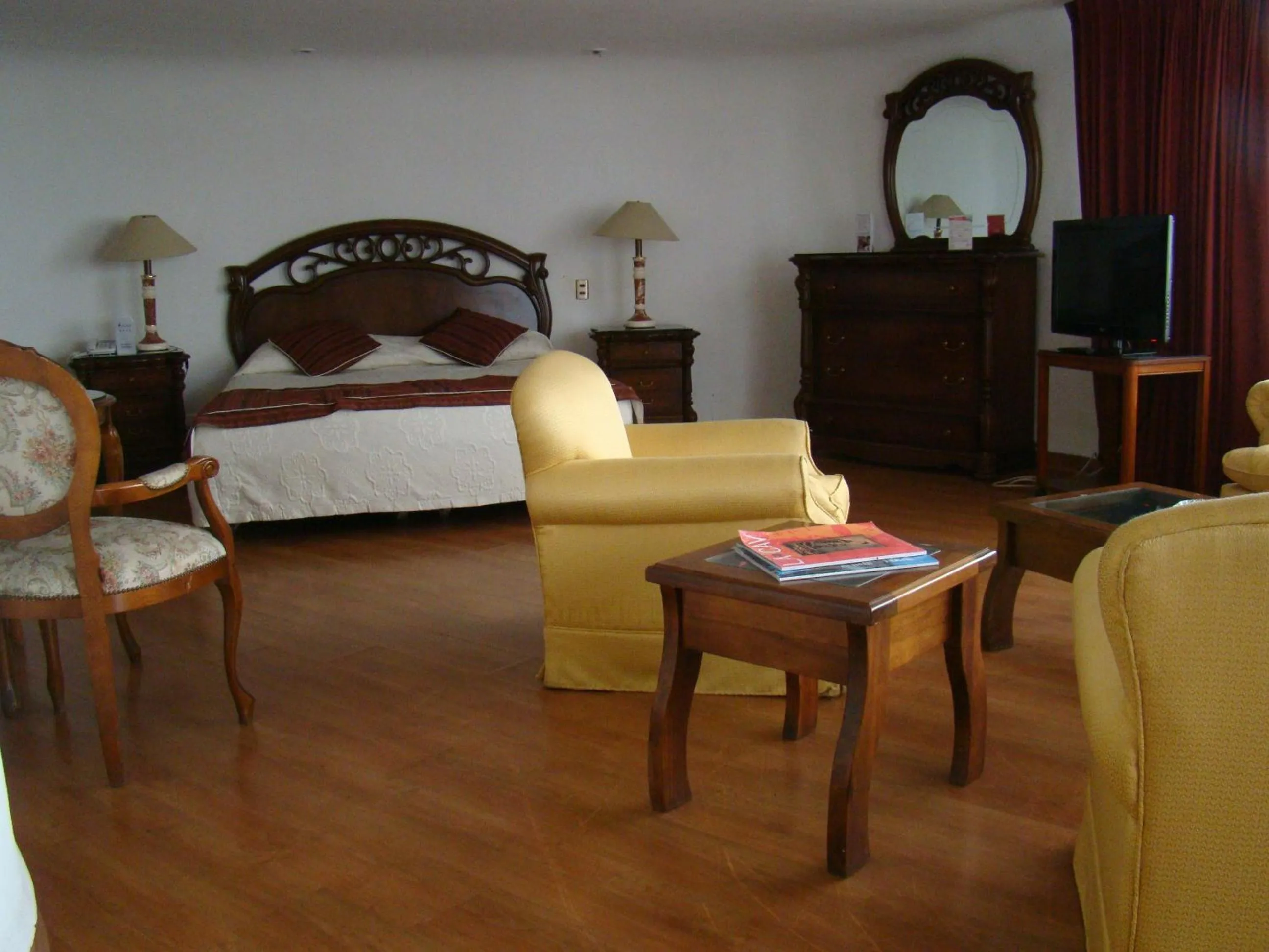Photo of the whole room, Bed in Hotel Montecarlo Viña del Mar