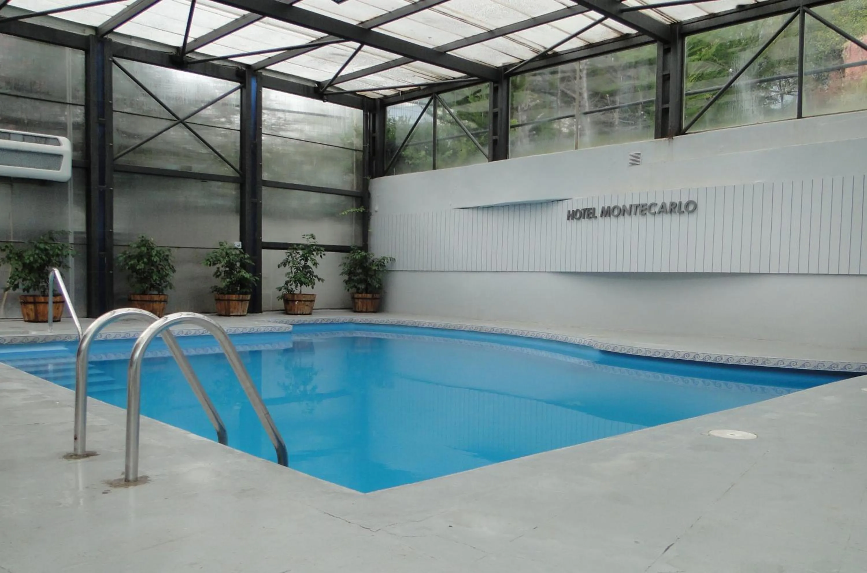 Swimming pool in Hotel Montecarlo Viña del Mar
