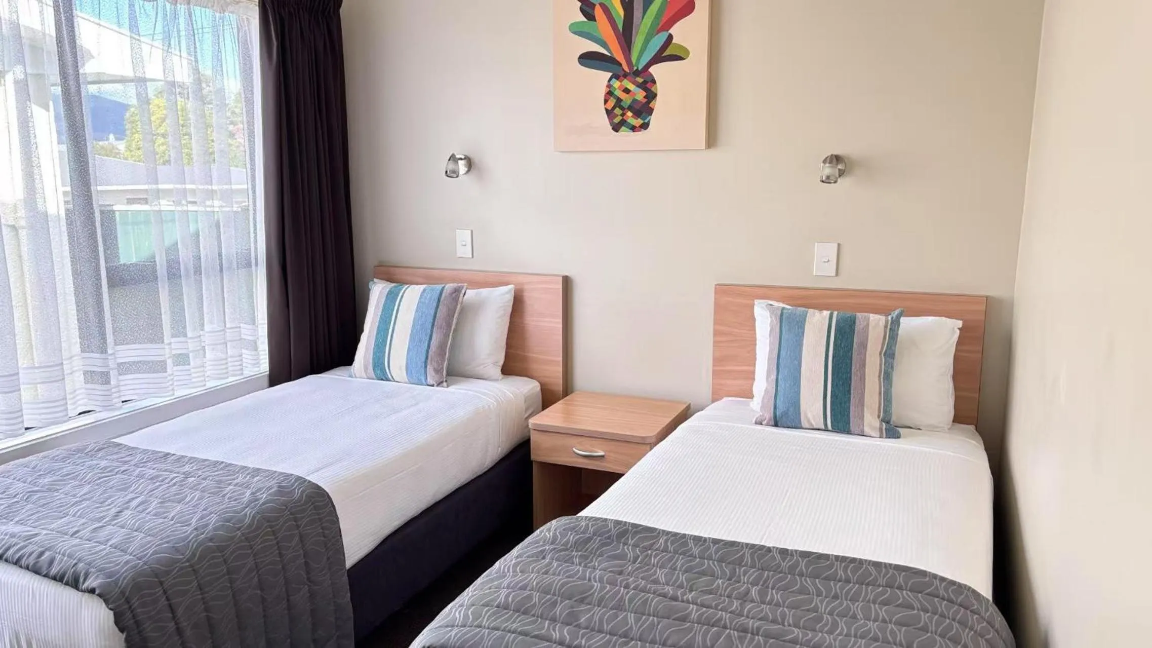 Bed in Arcadia Motel