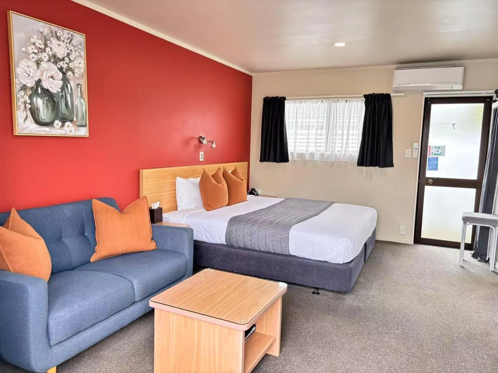 Bed in Arcadia Motel