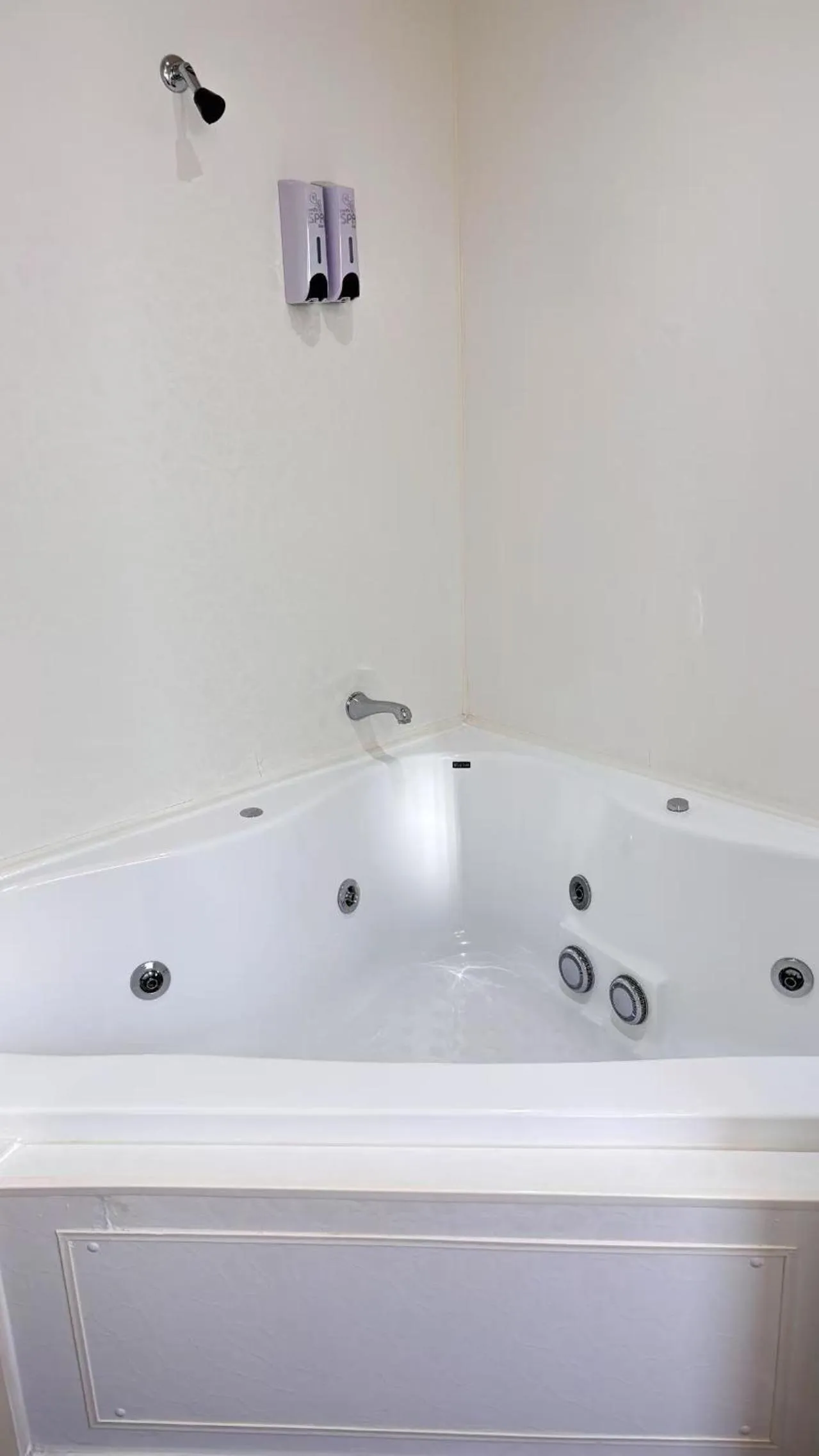 Bath in Arcadia Motel