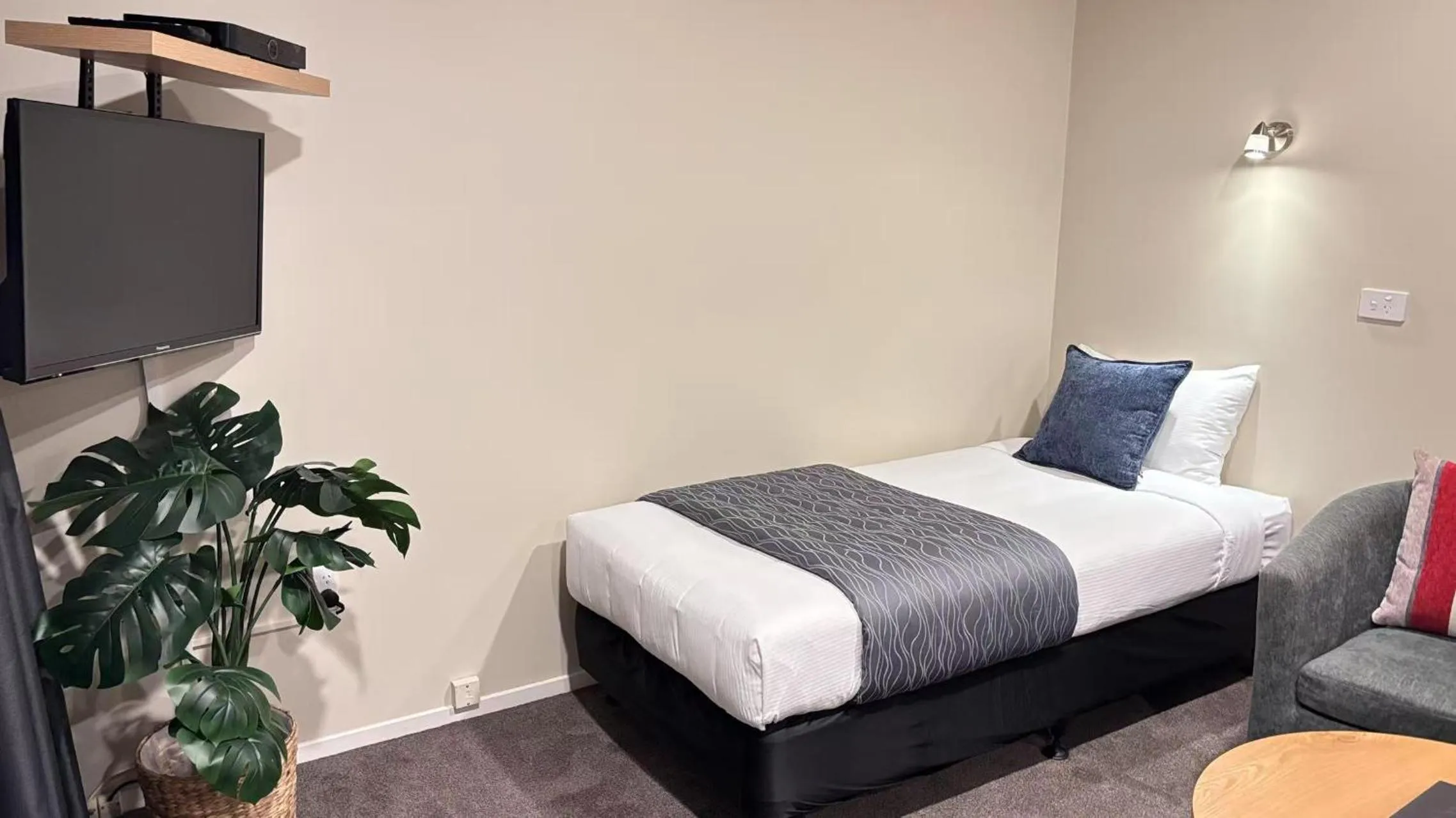 Bed in Arcadia Motel