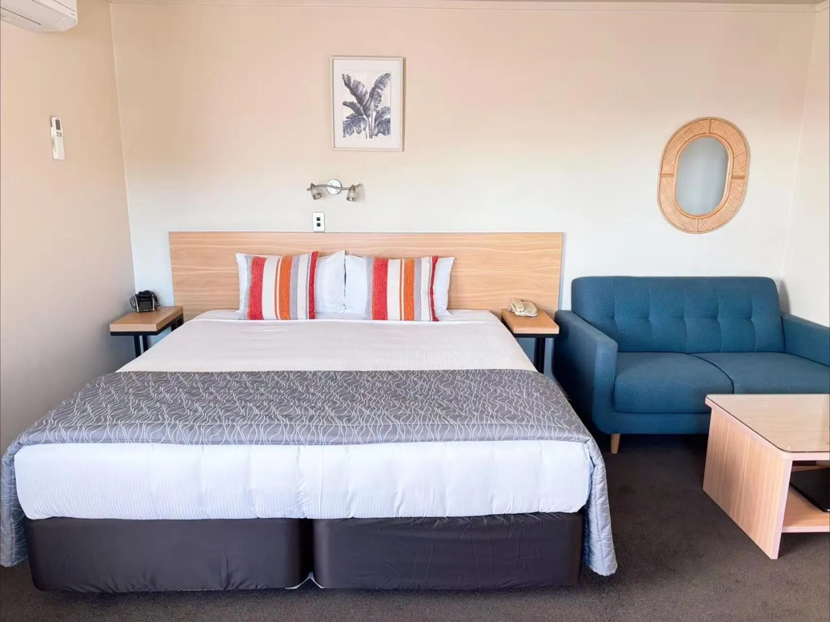 Bedroom, Bed in Arcadia Motel