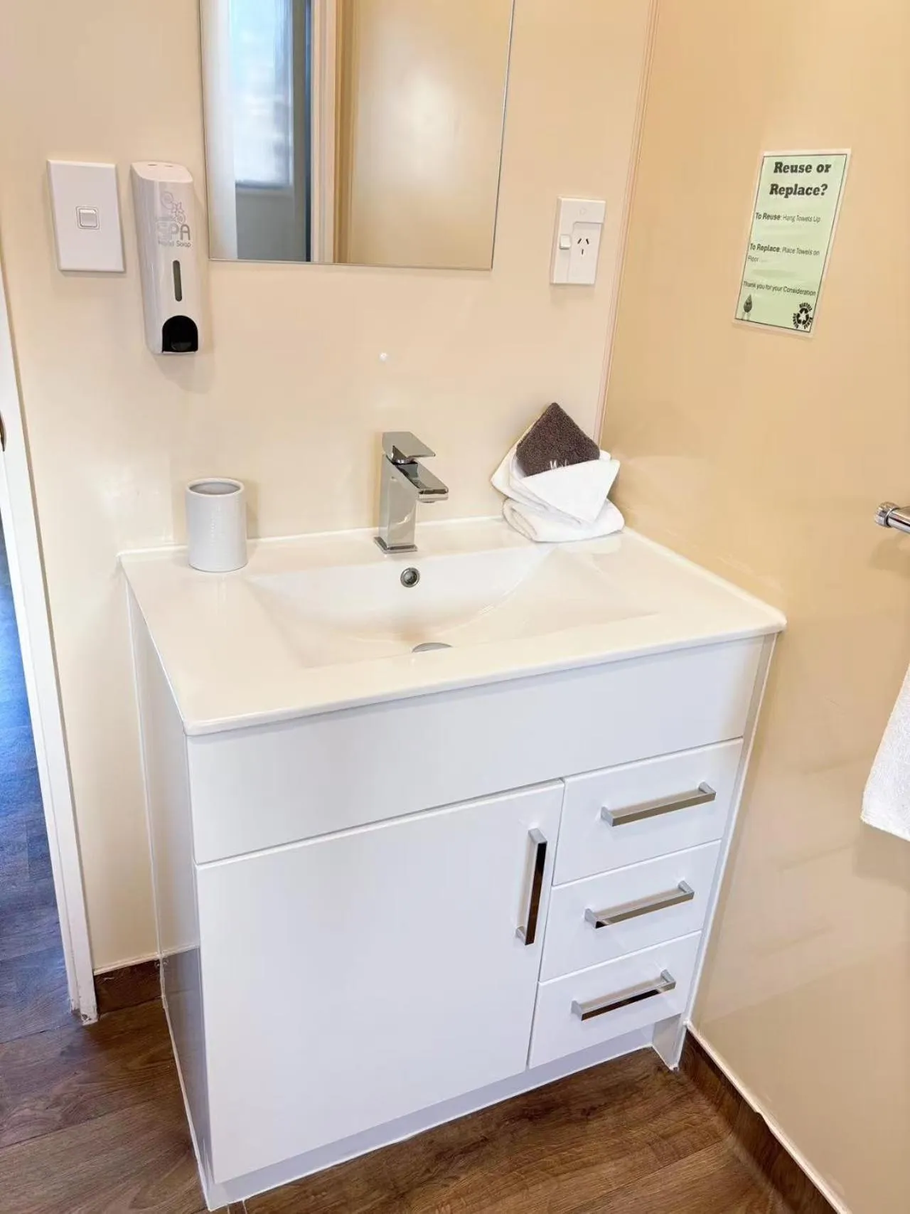 Bathroom in Arcadia Motel