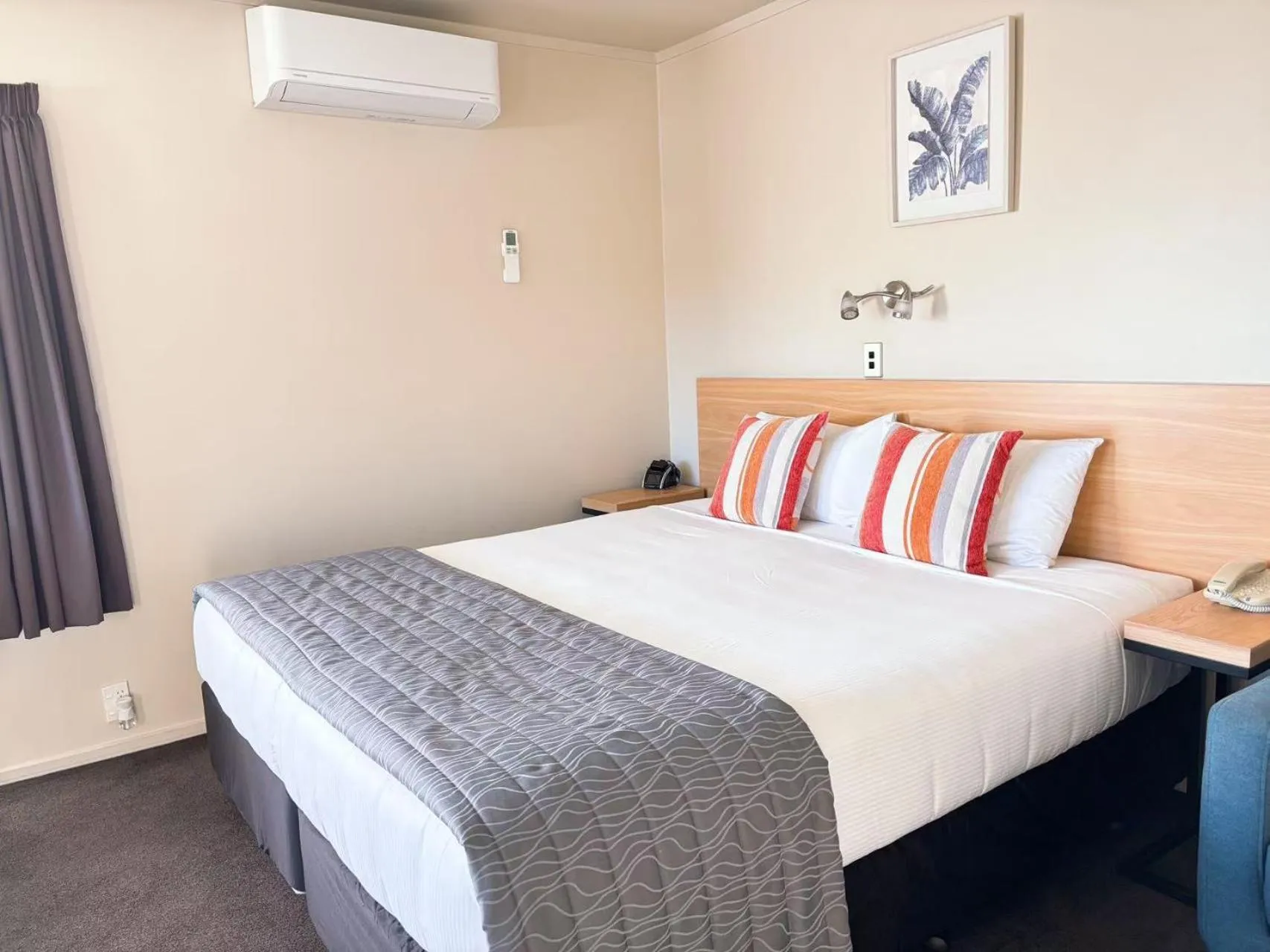 Bed in Arcadia Motel