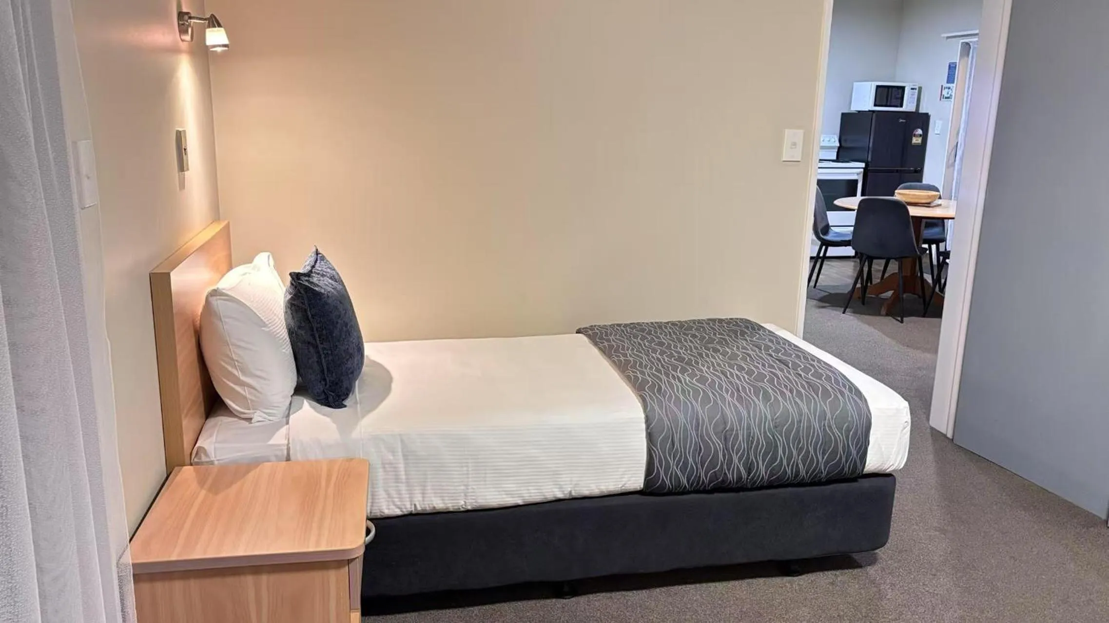 Bed in Arcadia Motel