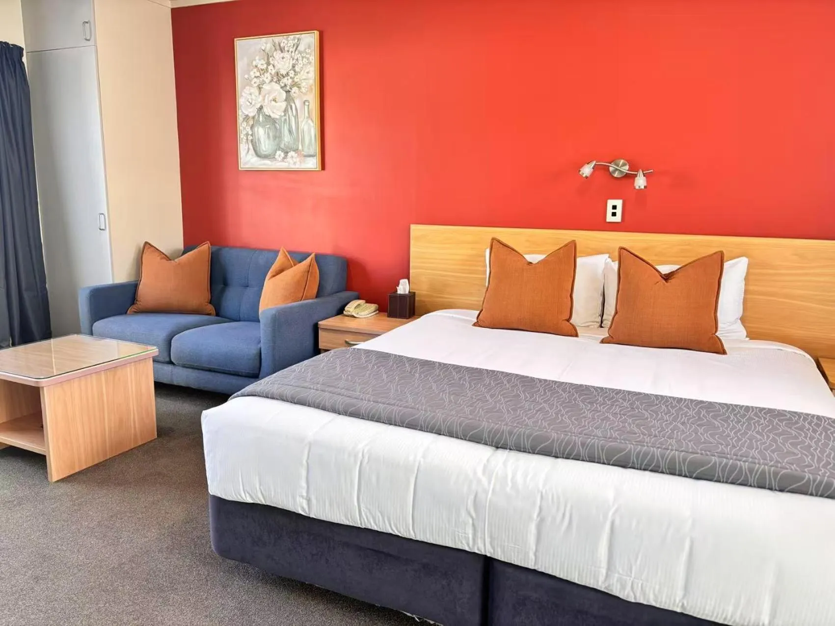 Bed in Arcadia Motel