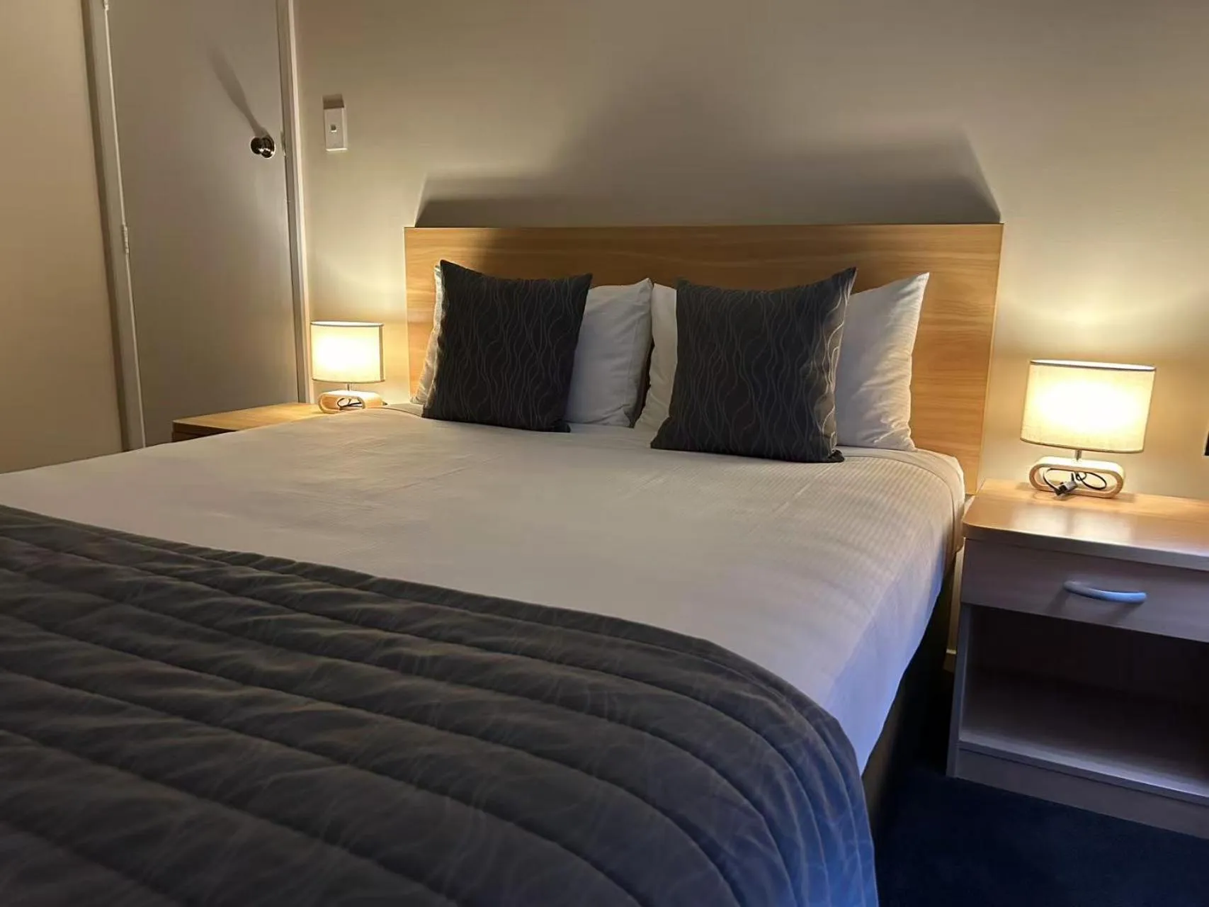 Bed in Arcadia Motel