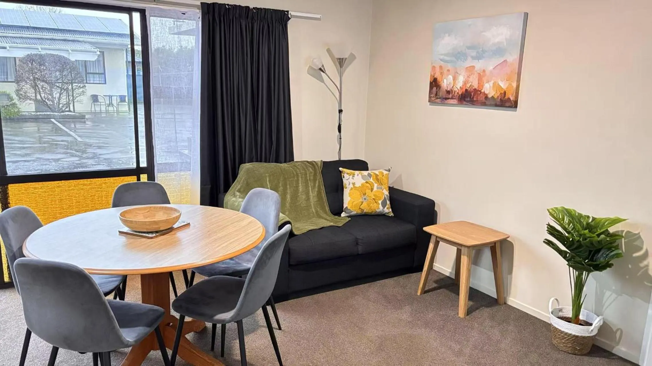 Living room in Arcadia Motel