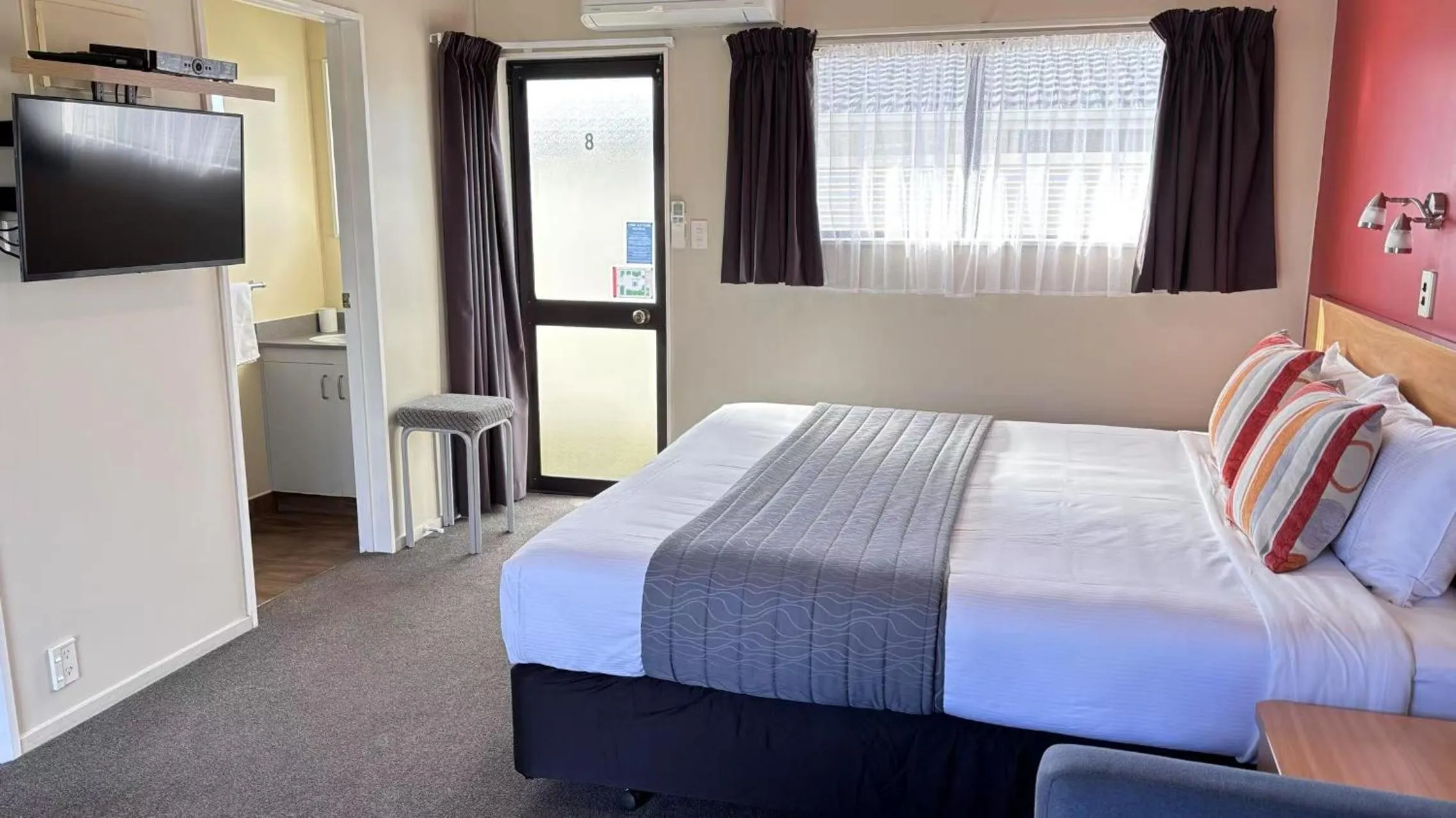 Bed in Arcadia Motel