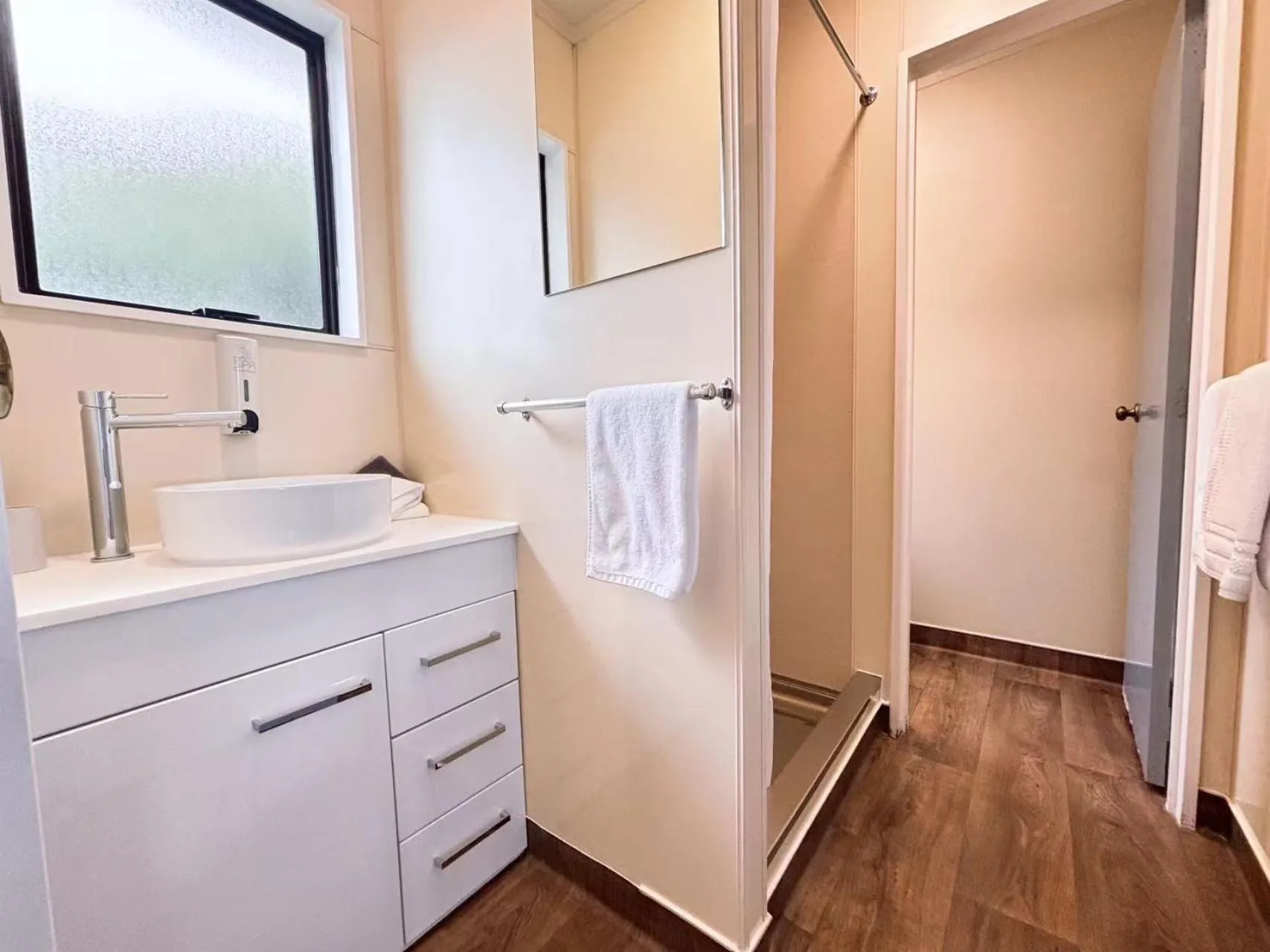 Bathroom in Arcadia Motel